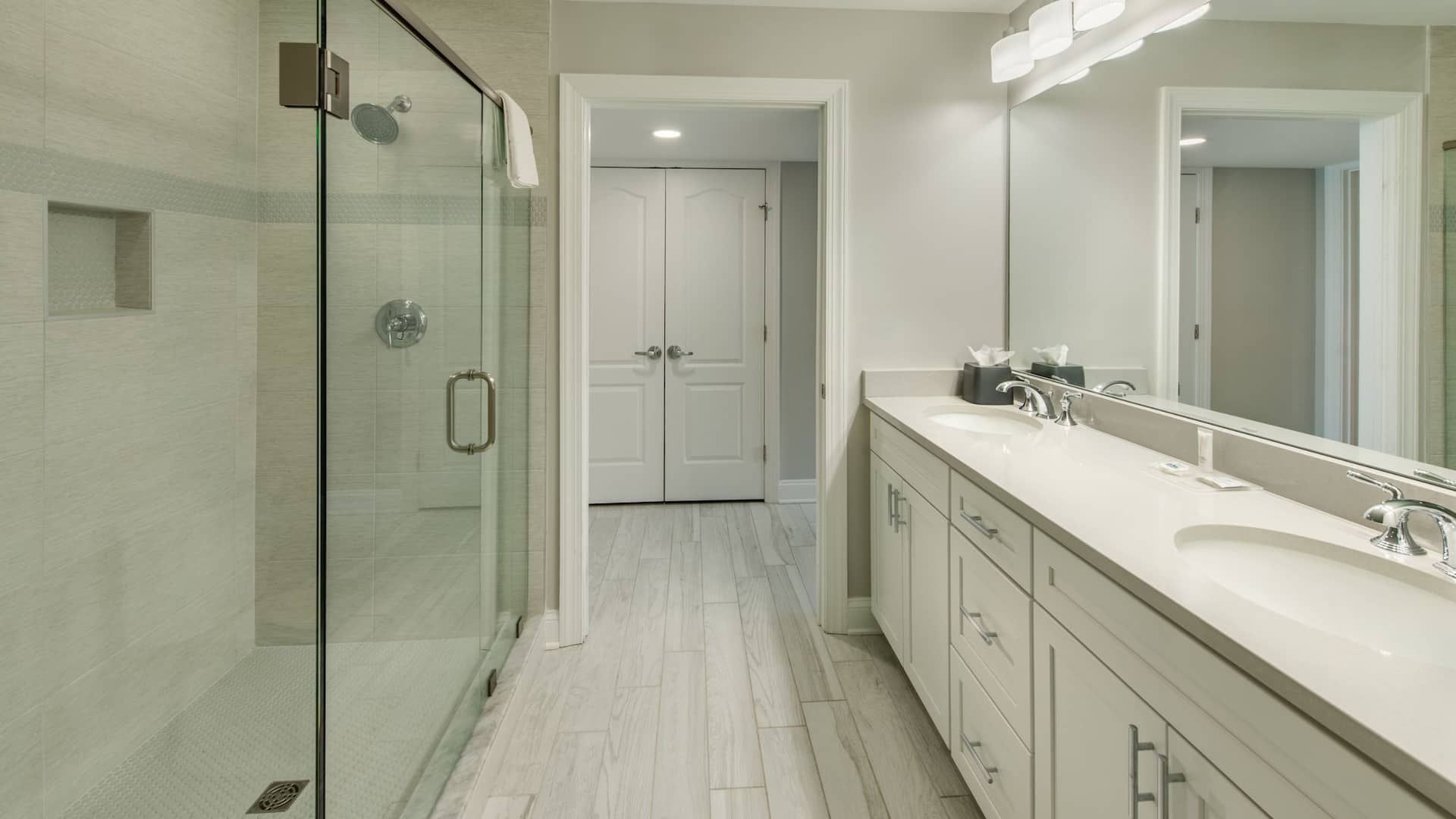 4 von 6 Hyatt Place Dewey Beach Bayfront Bedroom Qnqn Bathroom