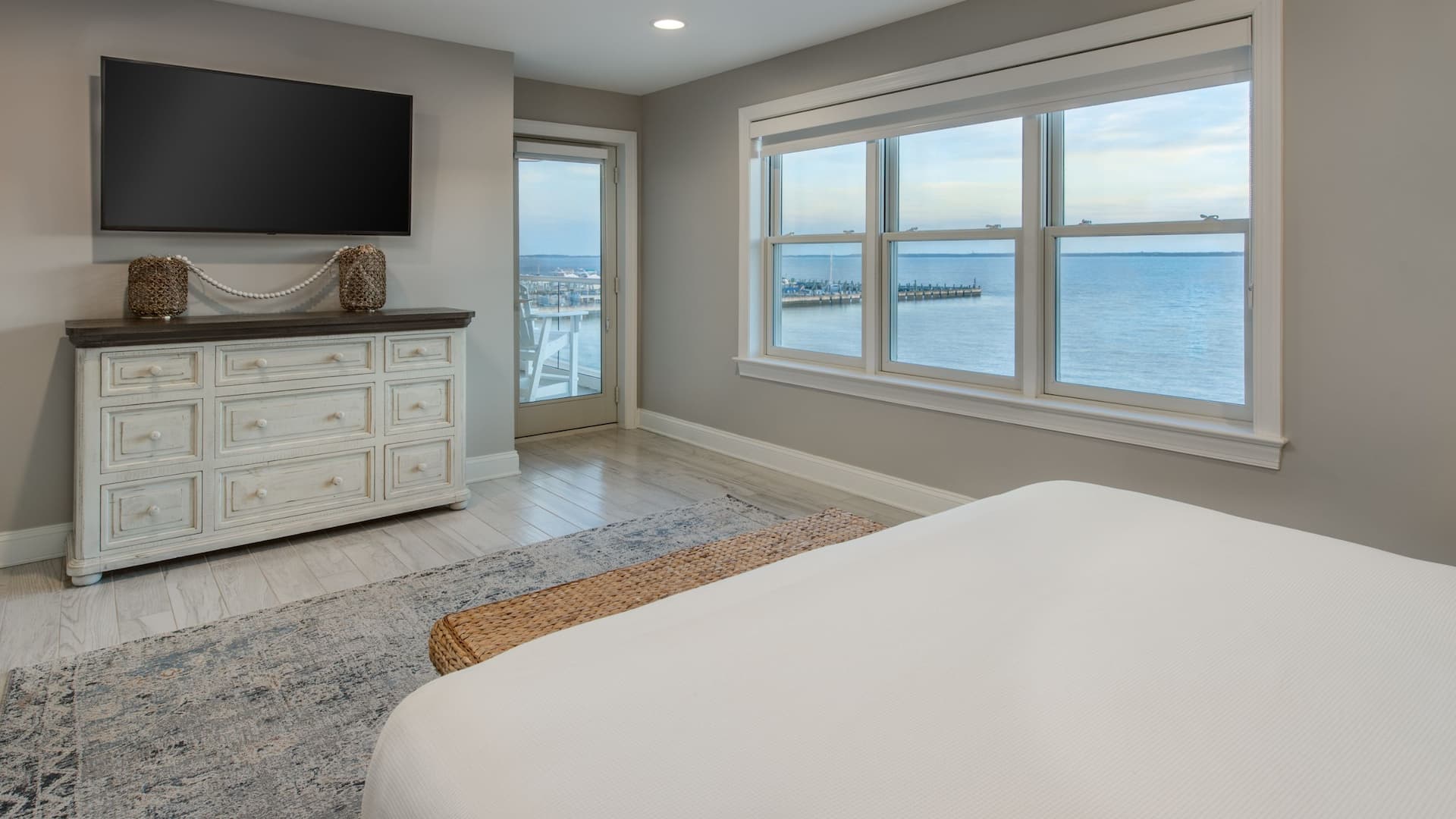 Hyatt Place Dewey Beach Bayfront Bedroom Qnqn Tv