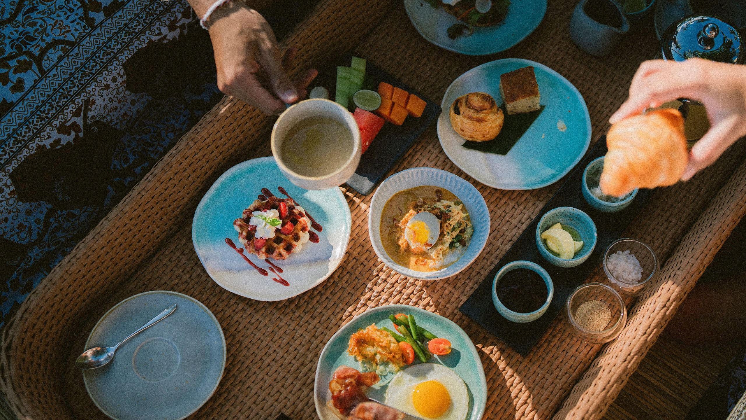 Alila Manggis Picnic Breakfast Coffee And Croissants