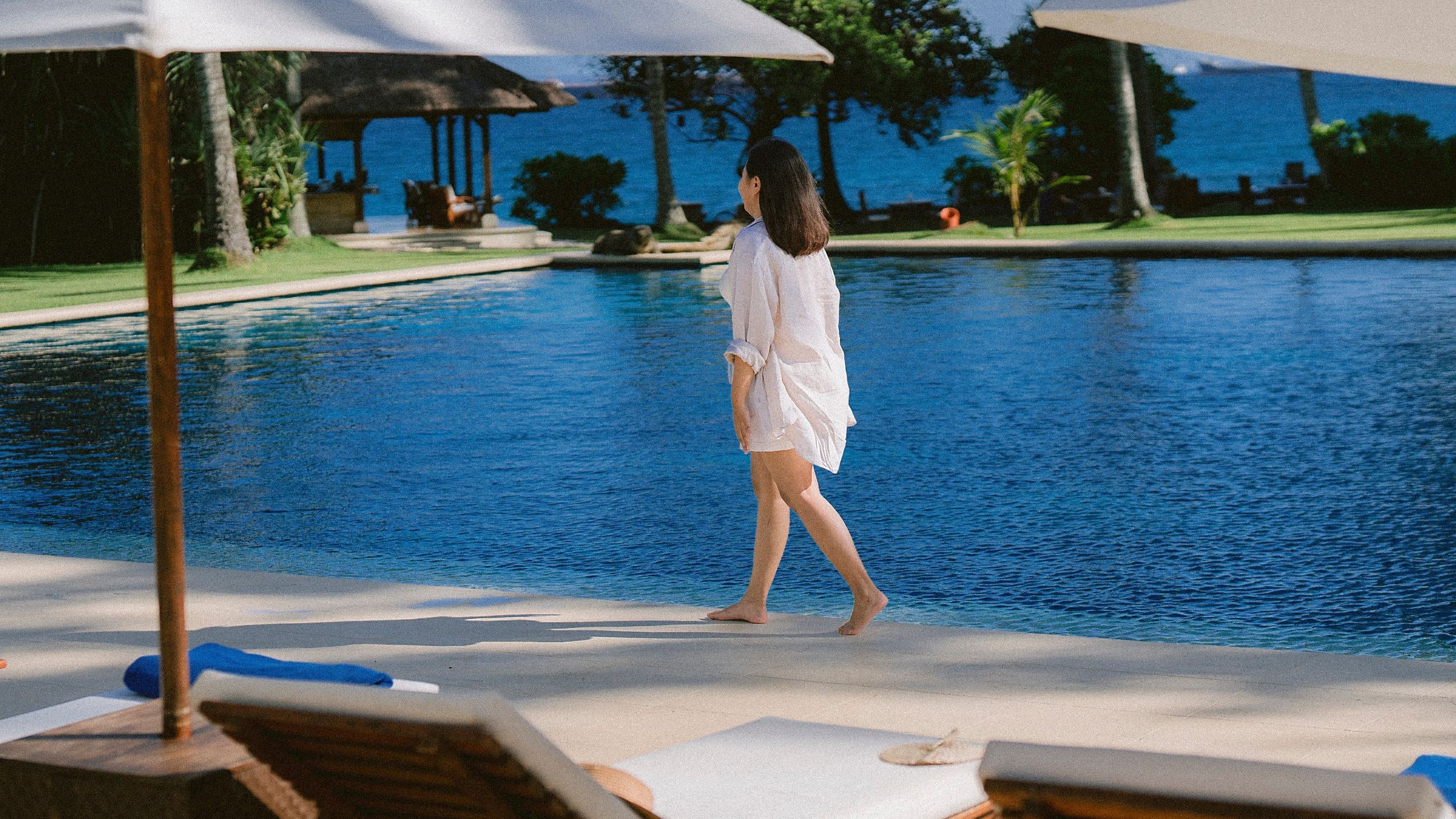 Alila Manggis Woman By The Pool Walking