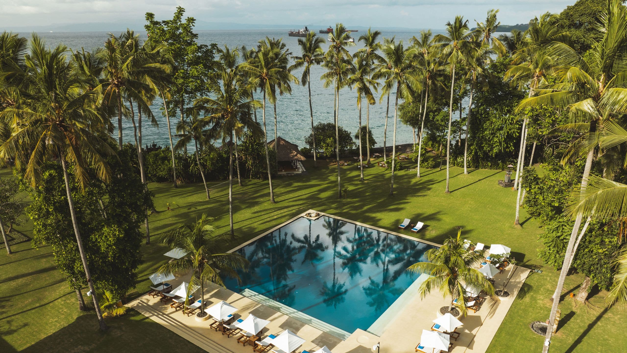 Alila Manggis Main Pool Coconut Groove