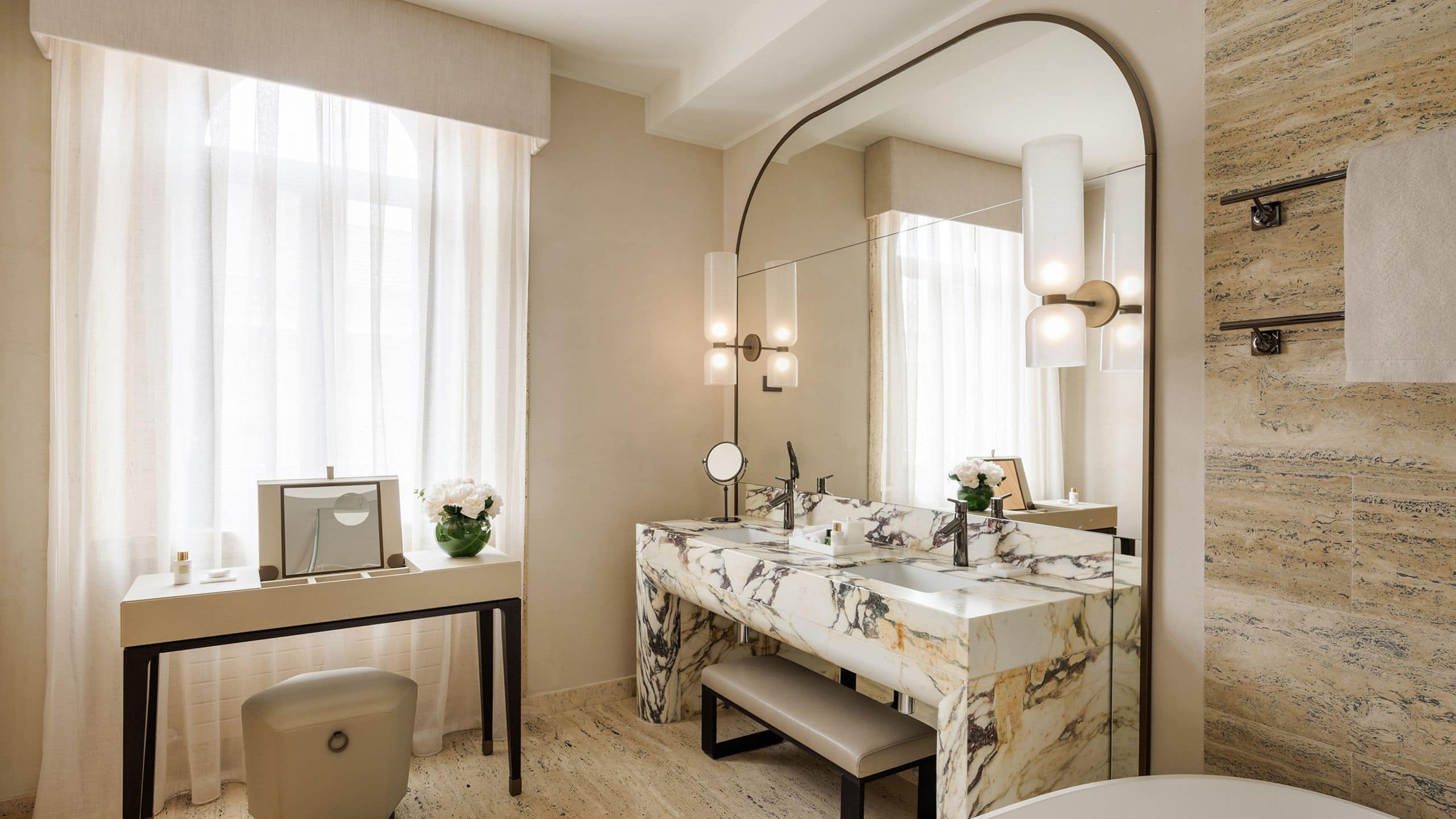 第 9，共 10 Park Hyatt Milan Terrace Suite Bathroom