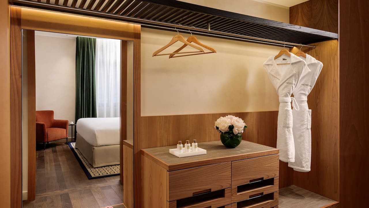  Terrace Suite Walk In