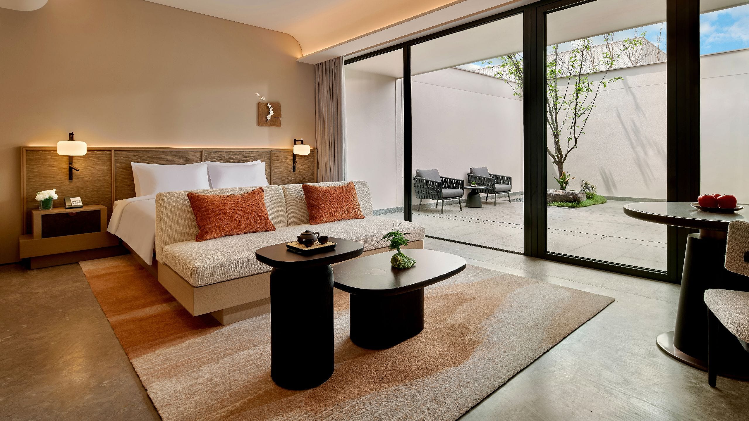 1 of 3 Yada Xishan Hotel Yixing Deluxe Room Courtyard