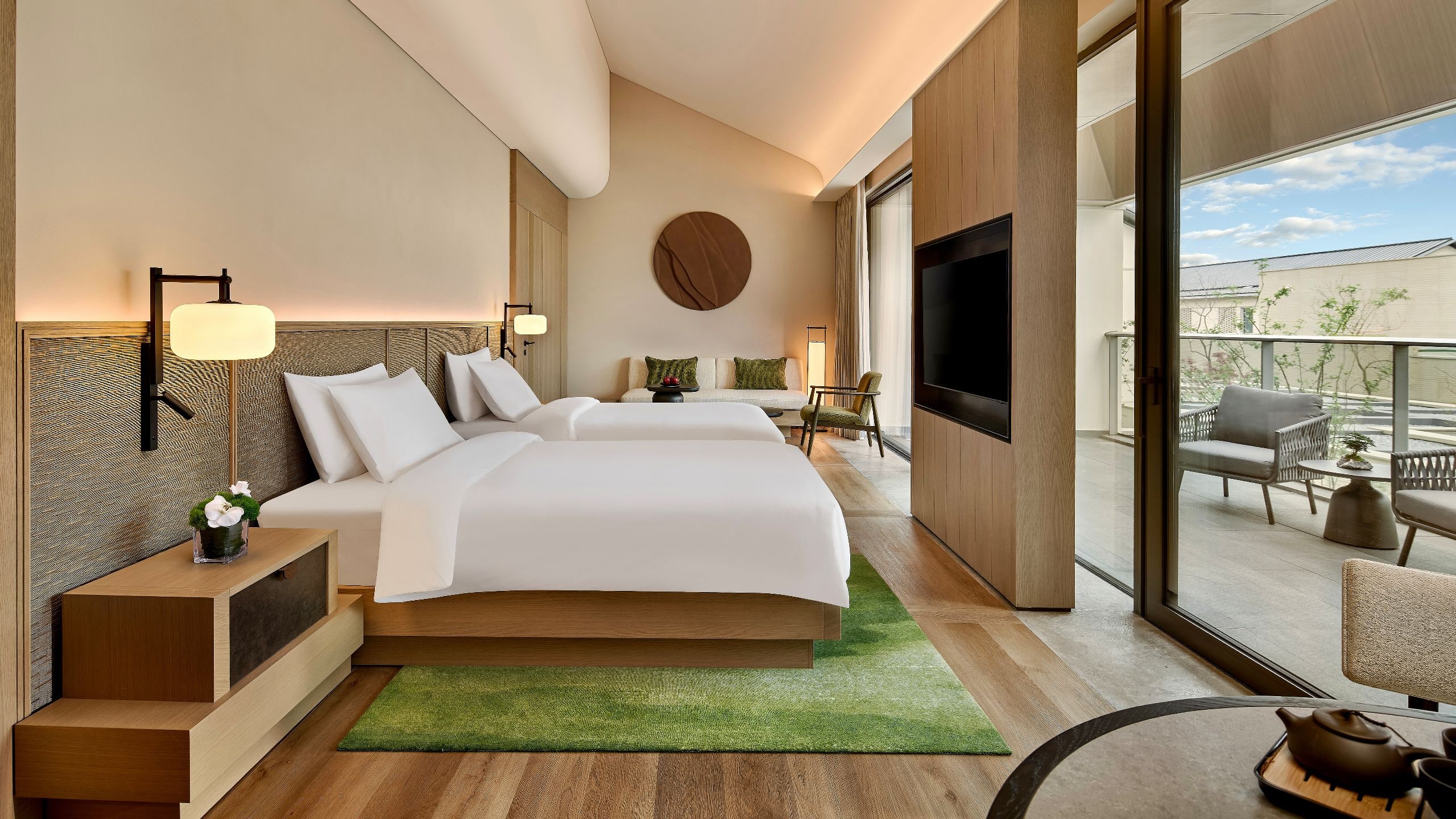 1 of 2 Yada Xishan Hotel Yixing Deluxe Twin Room Balcony