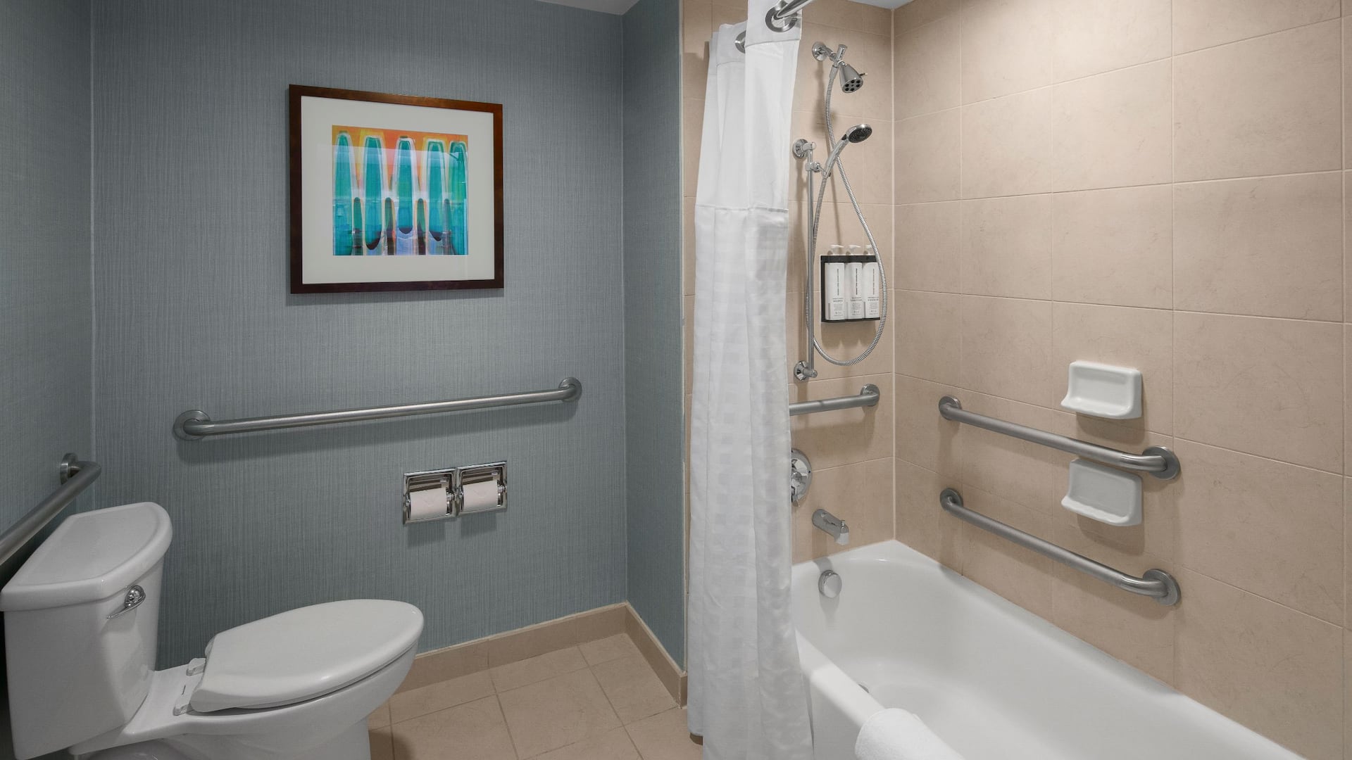 Hyatt Place Portland Airport/Cascade Station Accessible Tub