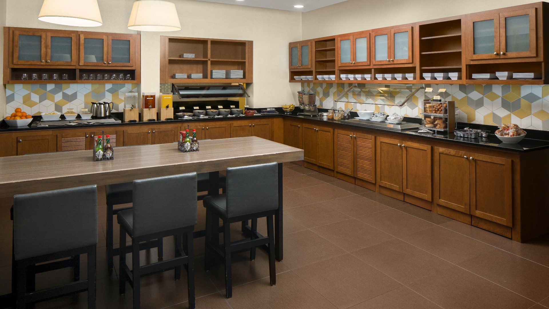 Hyatt Place Portland Airport/Cascade Station Breakfast Bar