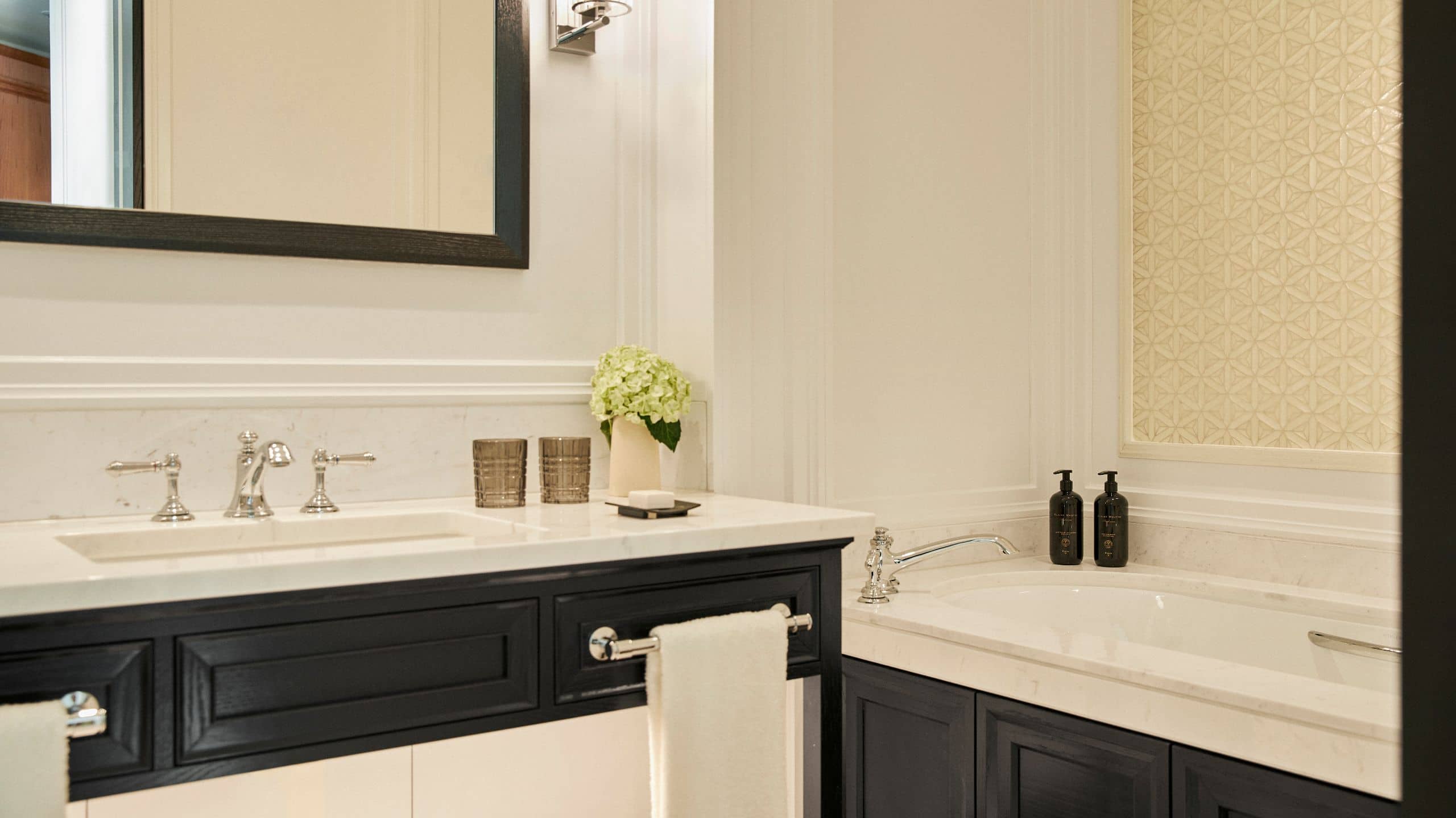 第 5，共 6 Park Hyatt London River Thames Room Bathroom Vanity Bathtub