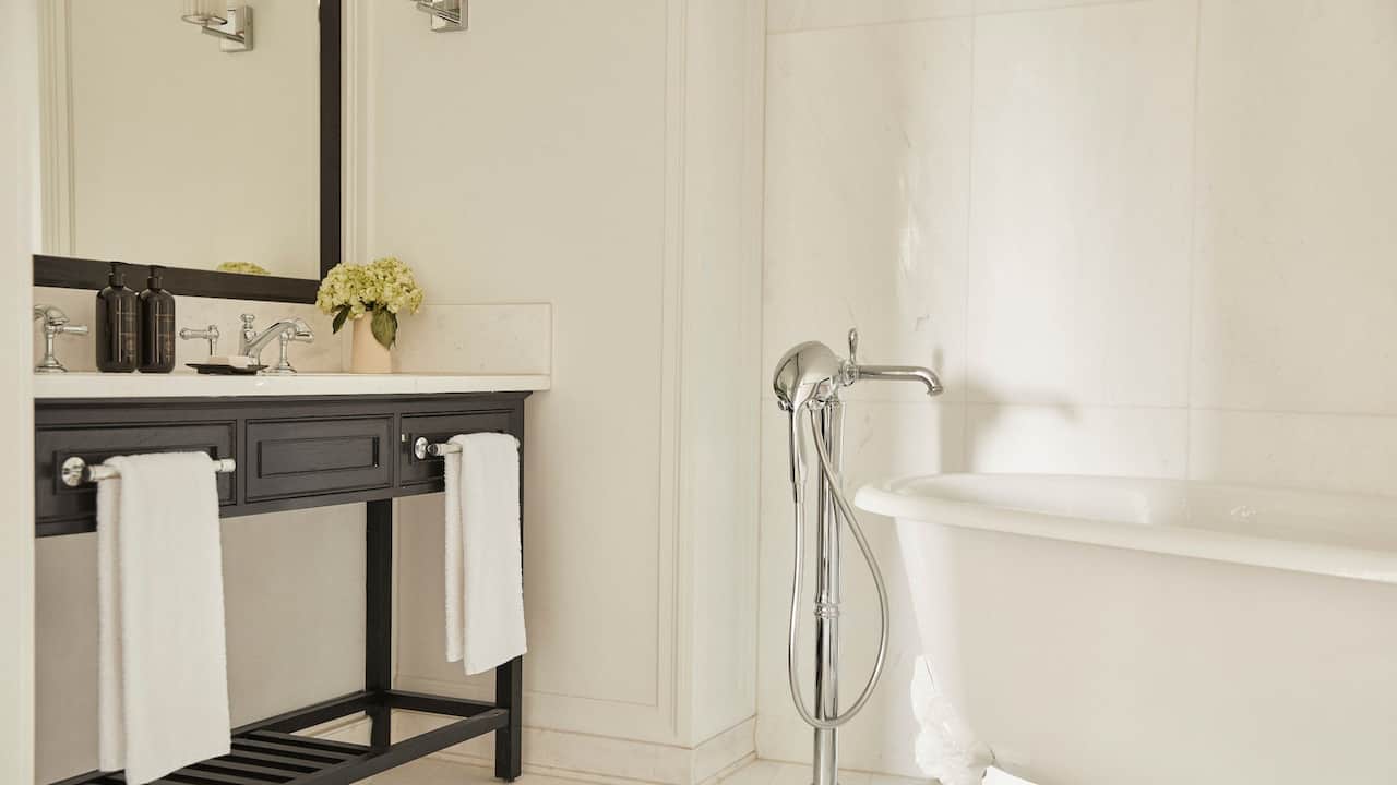 Suite Park Bathroom