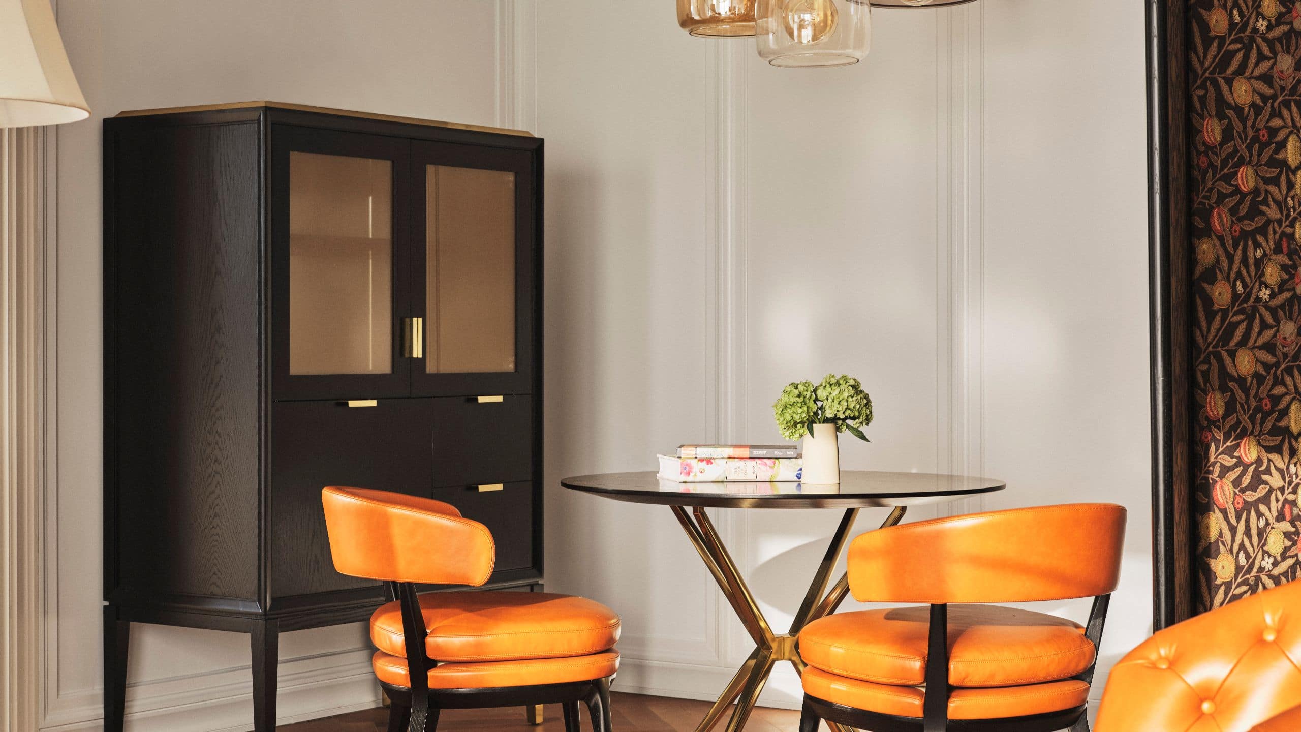 第 4，共 6 Park Hyatt London River Thames Suite Park Deluxe Living Room Dining Table