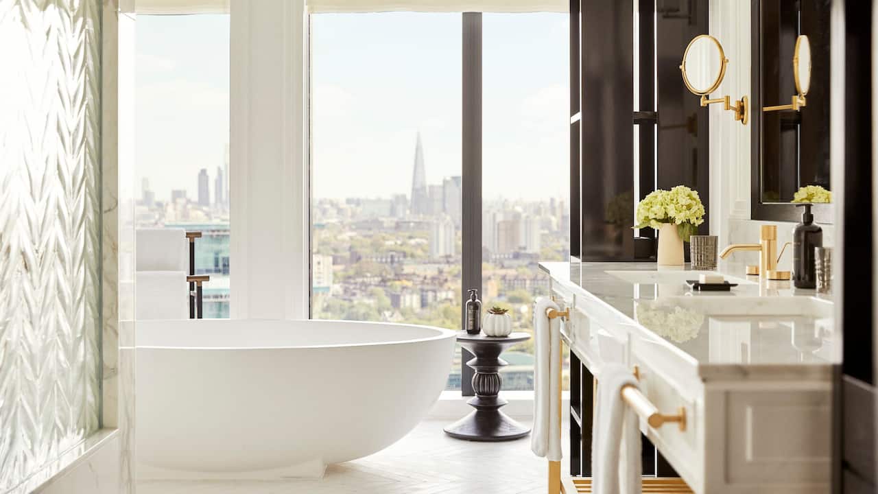 Suite Presidential Bathroom View No Chandelier