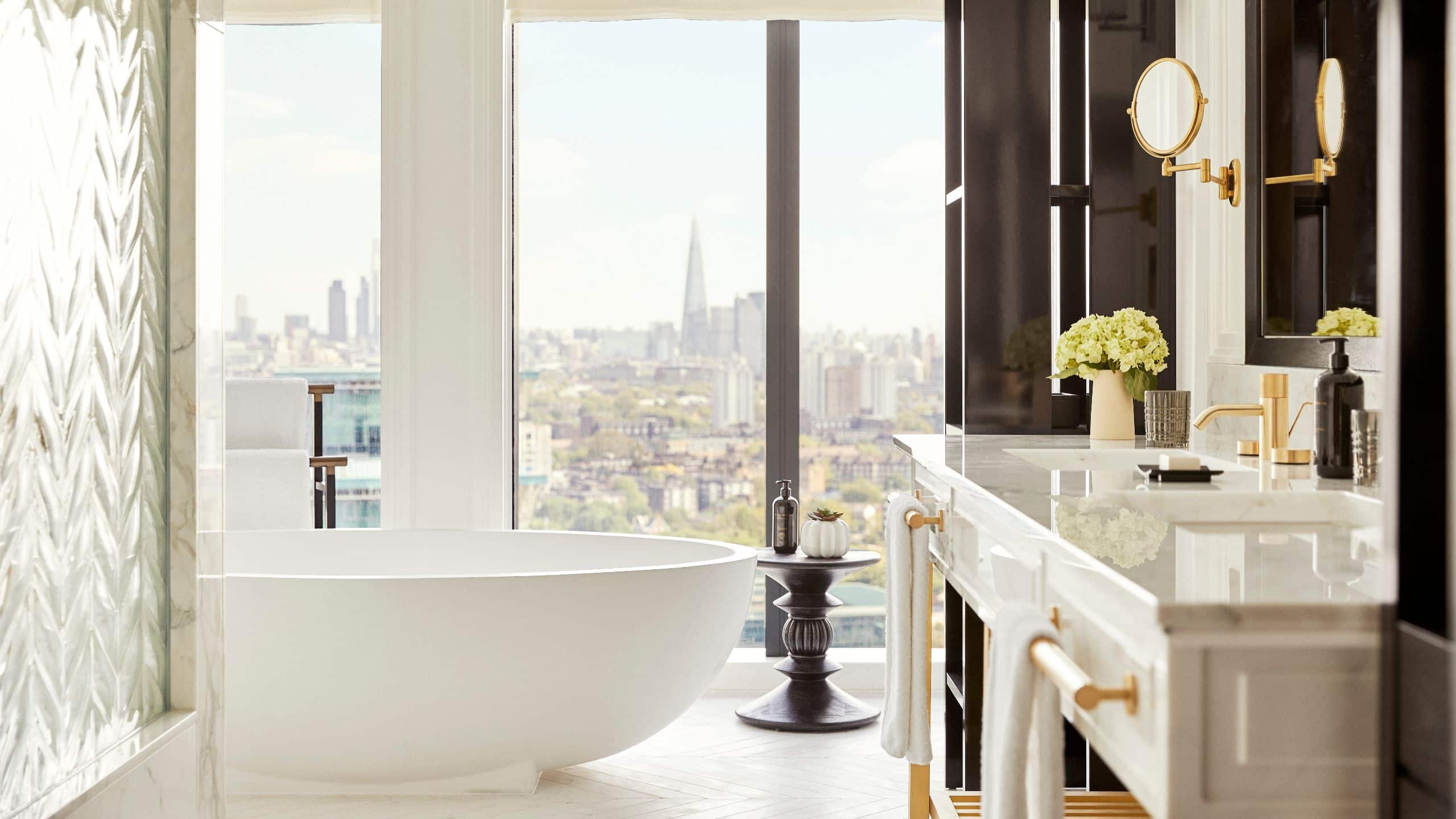 第 2，共 8 Park Hyatt London River Thames Suite Presidential Bathroom View No Chandelier