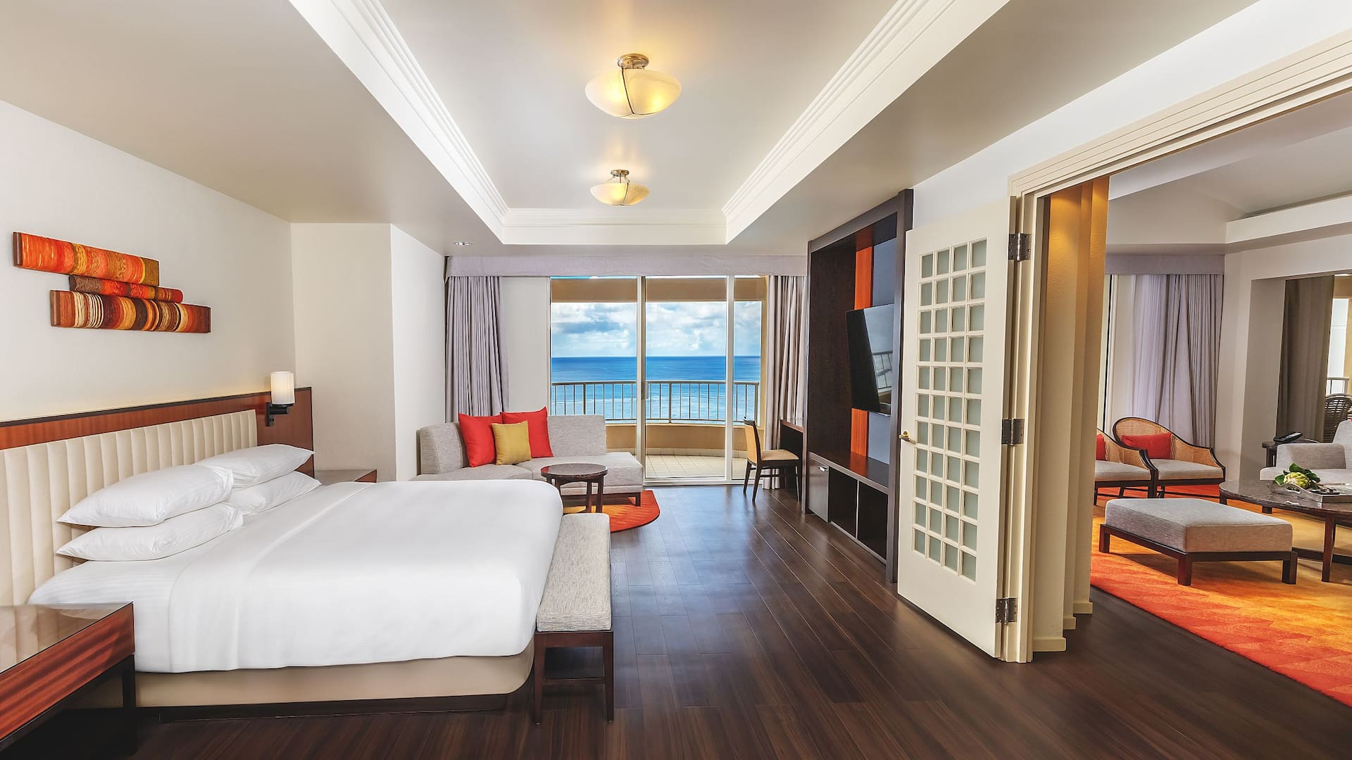 1 de 4 Hyatt Regency Guam Presidential Suite Bedroom