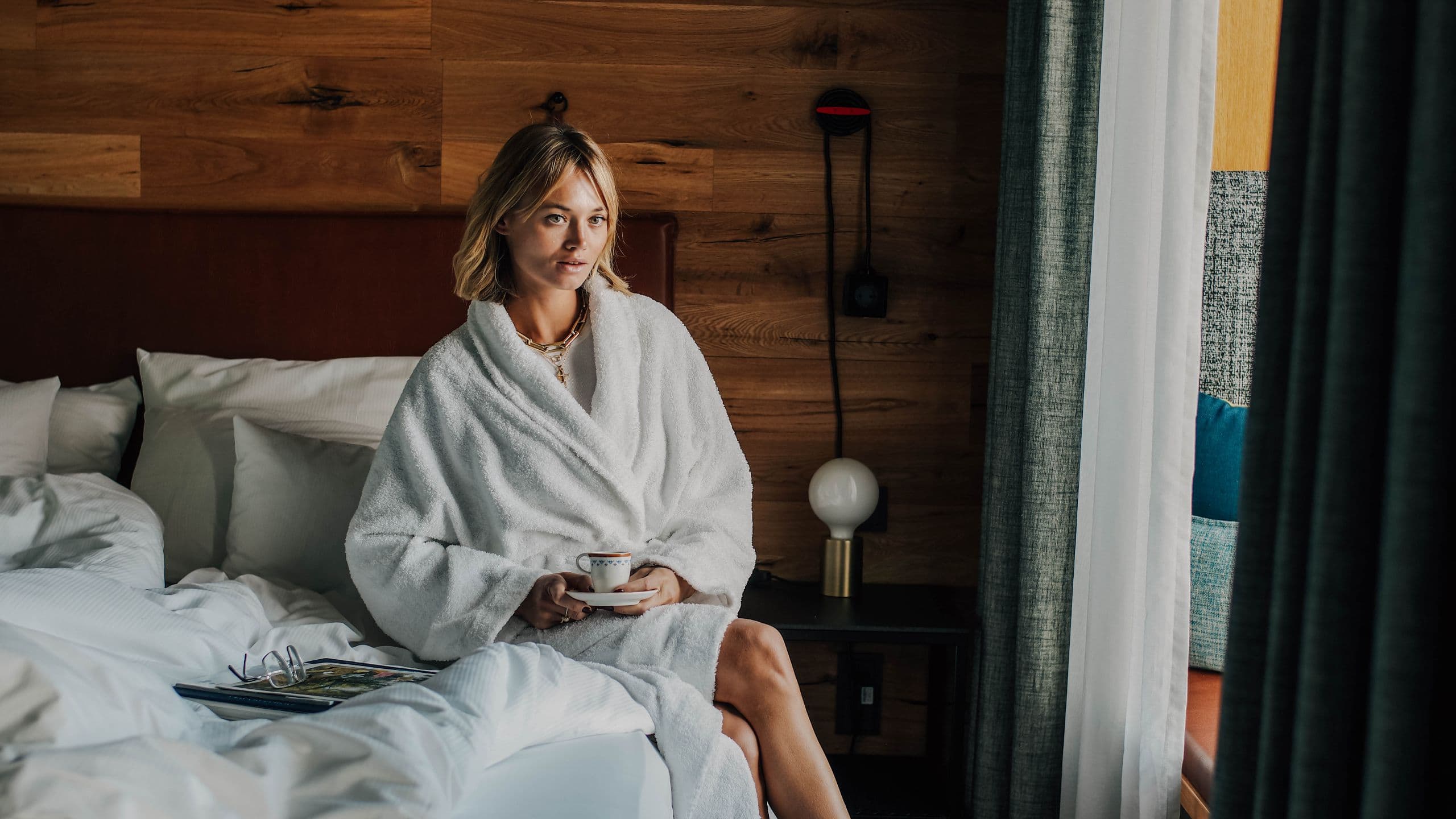 me and all hotel kiel Lifestyle Bedroom Coffee