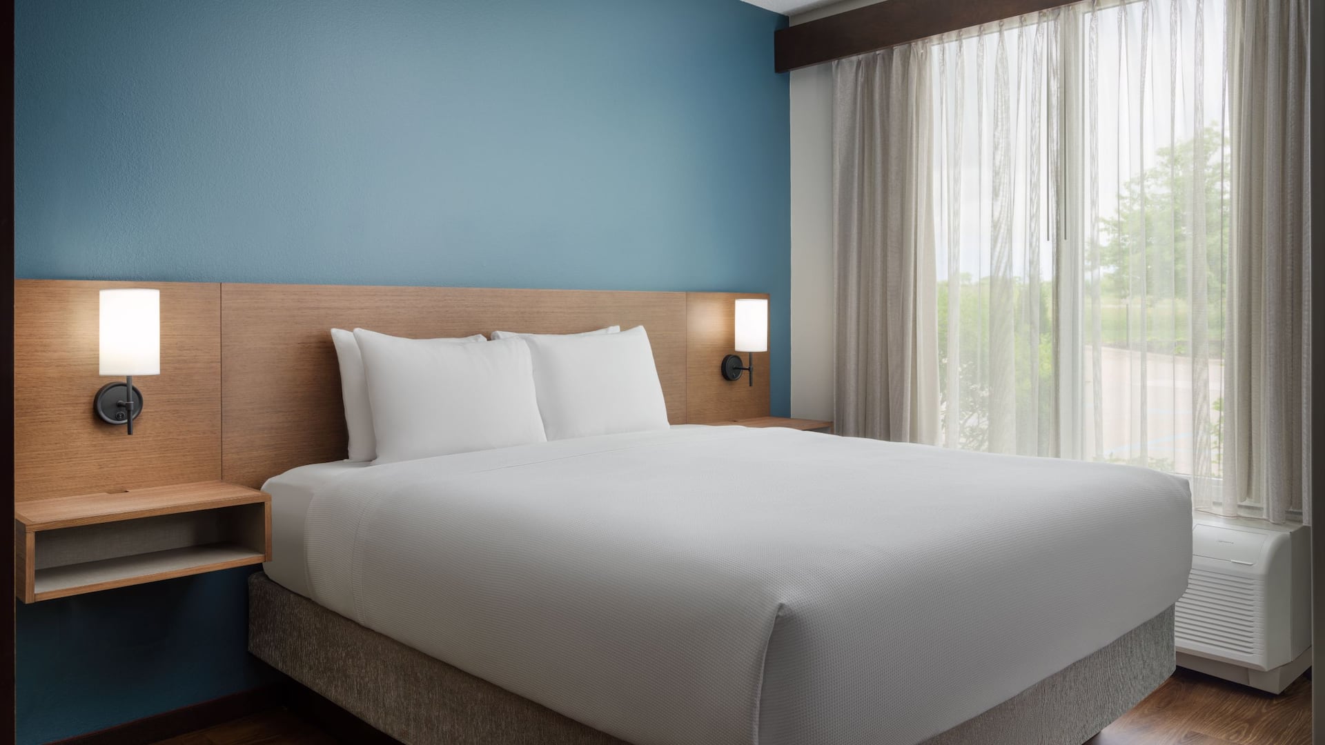 Hyatt Place Grand Rapids-South King Room Bed