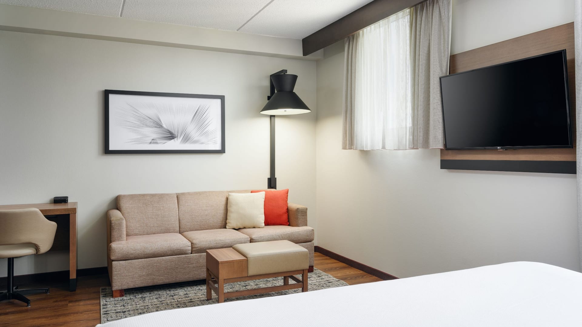 Hyatt Place Grand Rapids-South King Studio Tv Couch