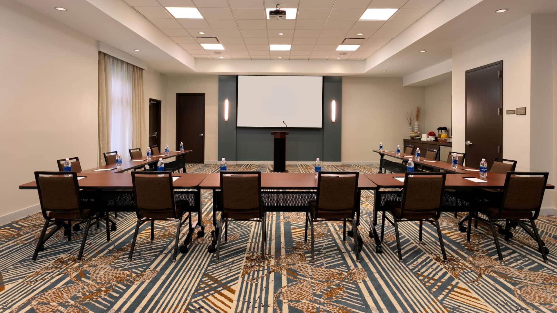 4 of 5 Hyatt Place Manatí U Shape Set Up