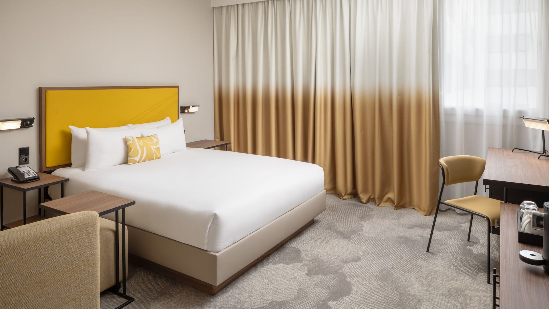 1/6 Hyatt Place Paris Charles de Gaulle Airport Qunx Queen Room Closed Curtain