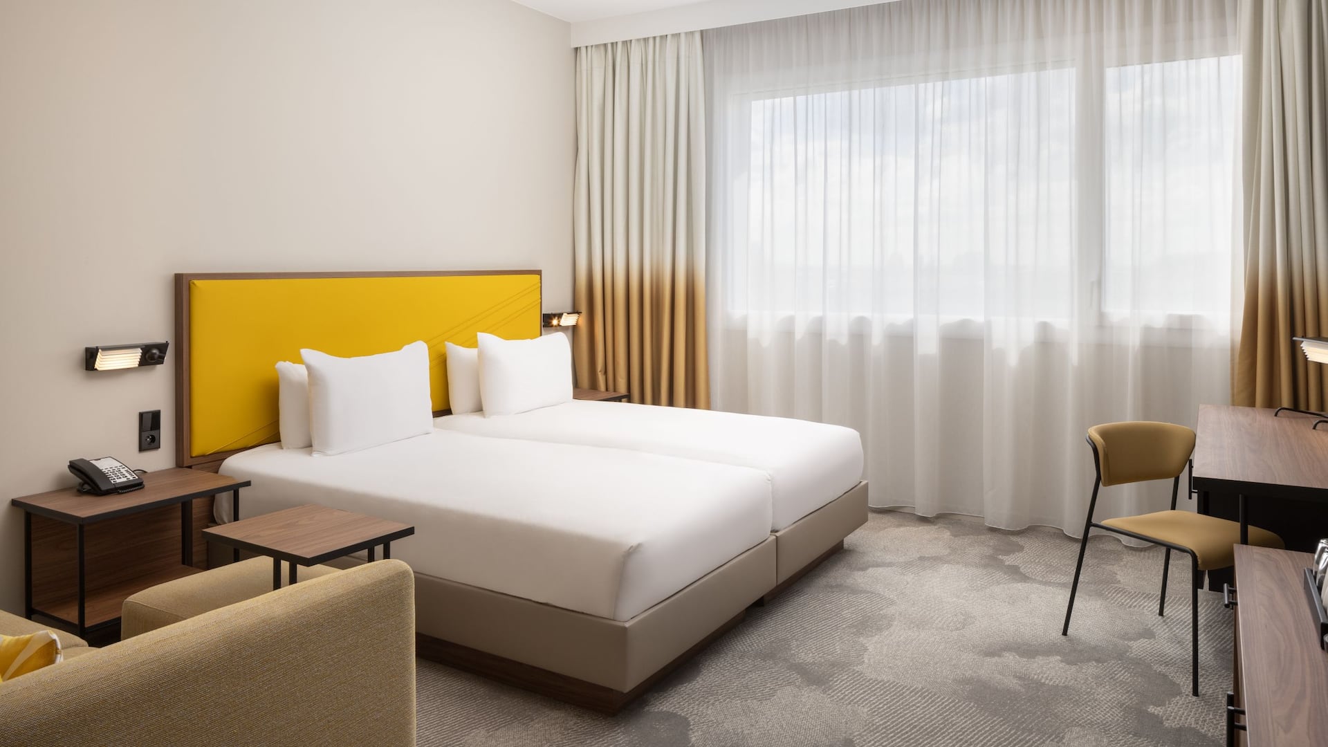 1/8 Hyatt Place Paris Charles de Gaulle Airport Twnx Twin Room Closed Curtain
