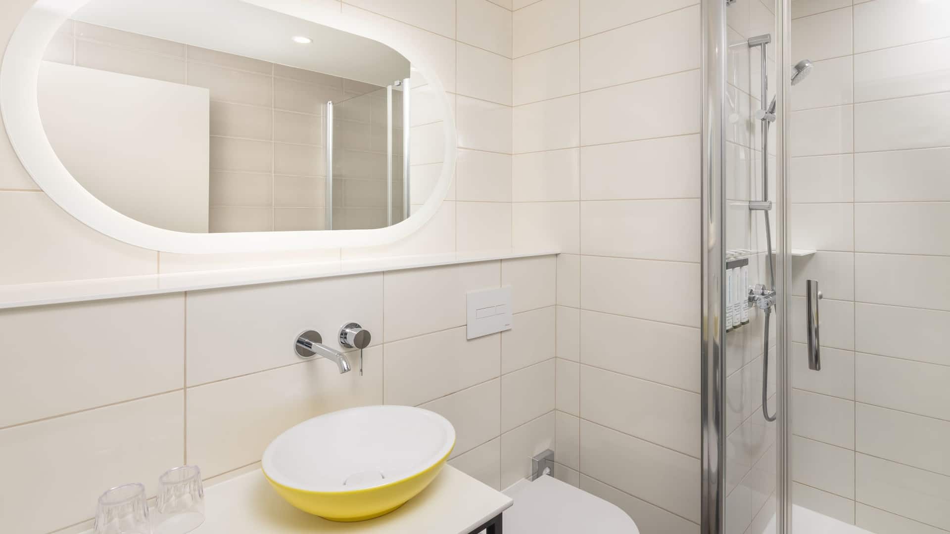 5/6 Hyatt Place Paris Charles de Gaulle Airport Kngx Bathroom Shower
