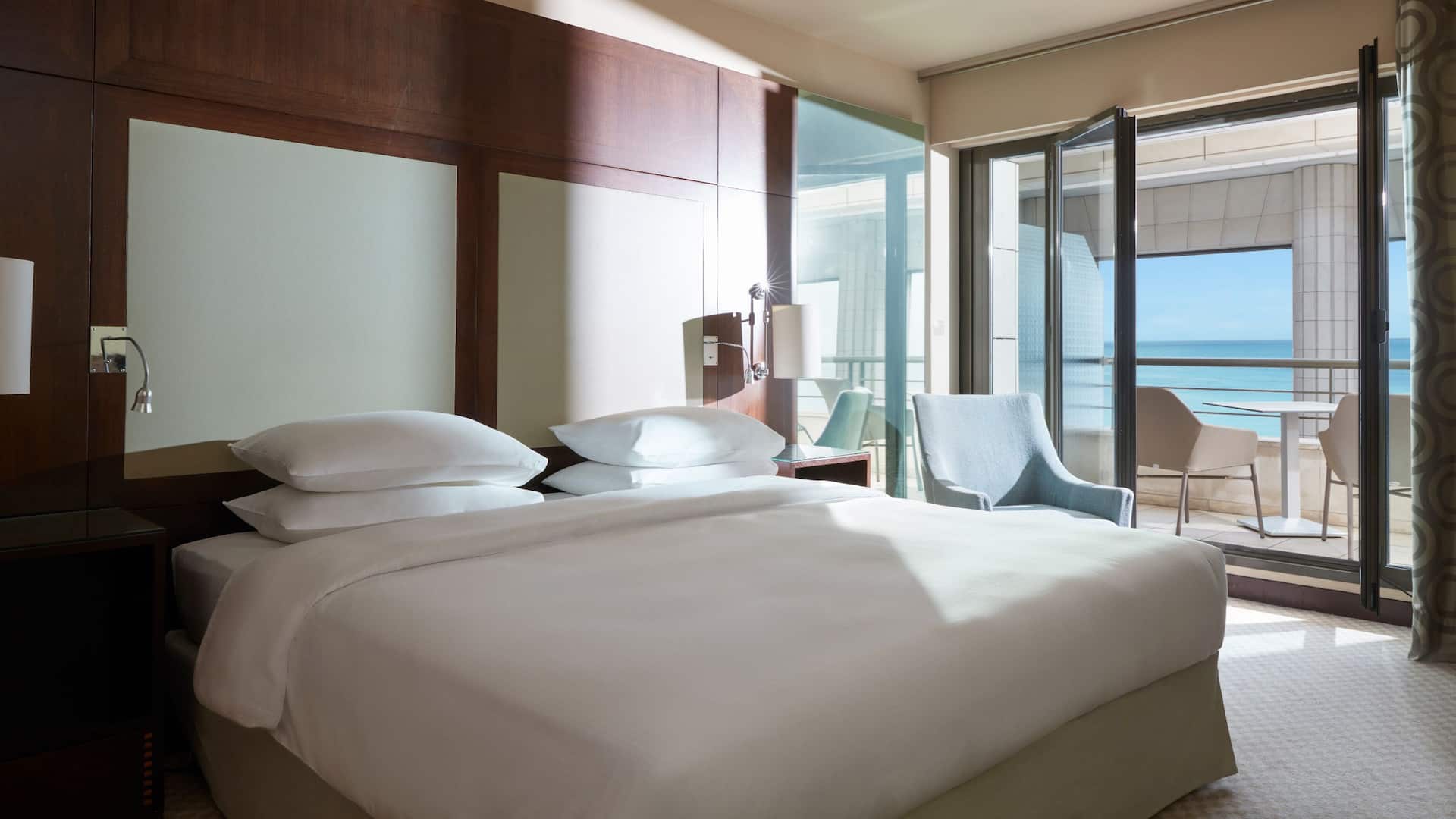 1 de 5 Hyatt Regency Nice Palais de la Méditerranée King Sea View Room