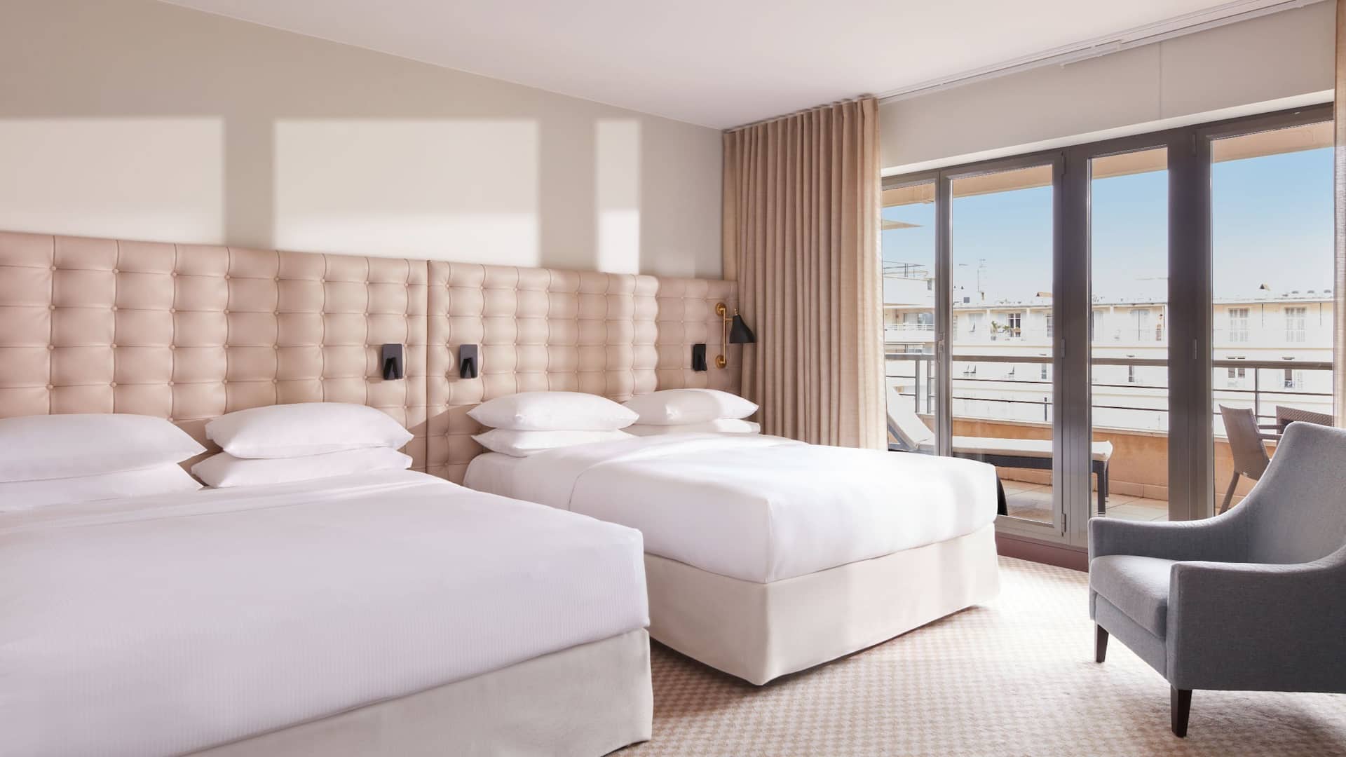 1 de 5 Hyatt Regency Nice Palais de la Méditerranée Queen Deluxe Room