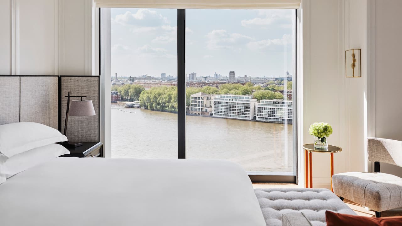 Suite Park Deluxe King Bed View Close Up