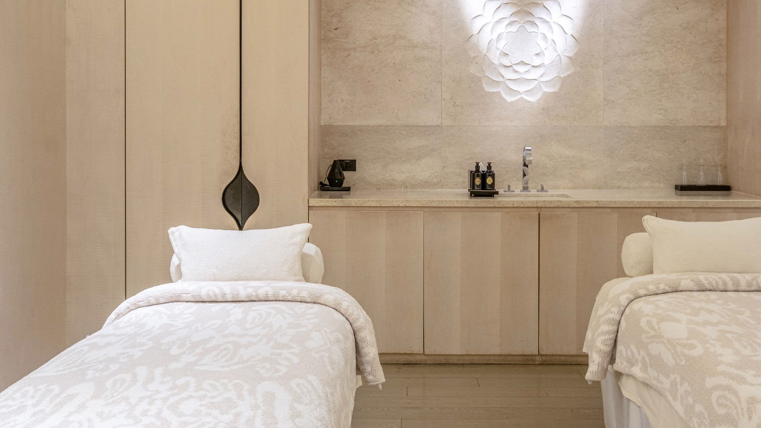Park Hyatt Bangkok Spa Heart