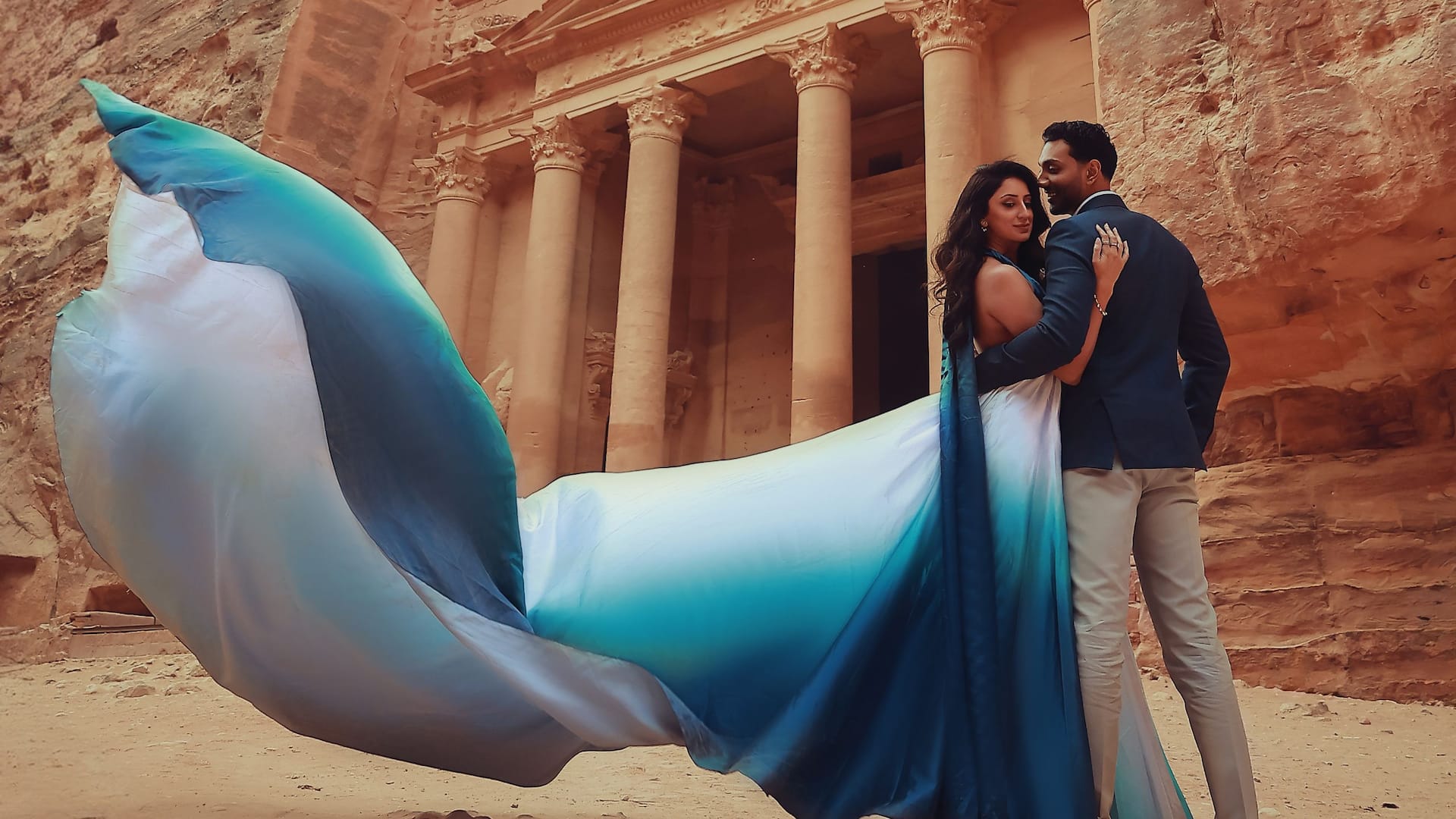 Hyatt Regency Aqaba Ayla Couple Destination Petra Treasury