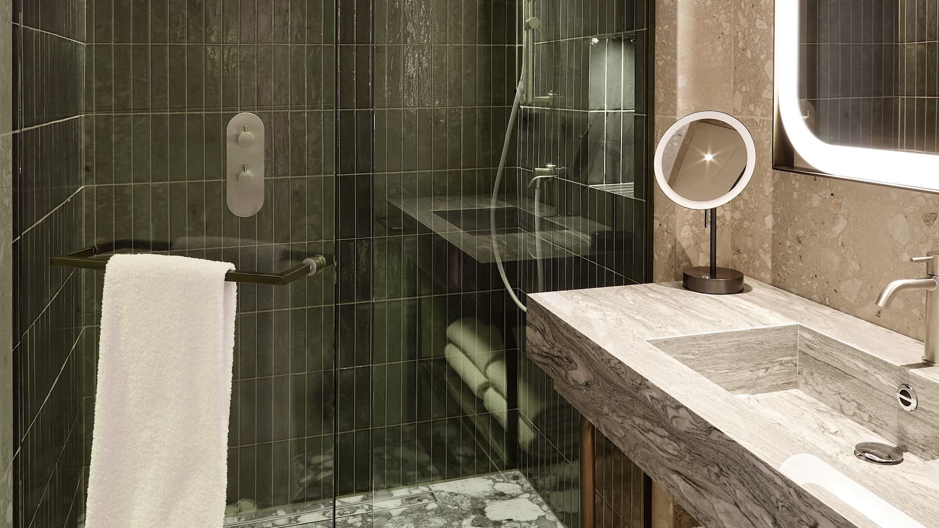 Hyatt Regency Rome Central Guestroom Bathroom Shower