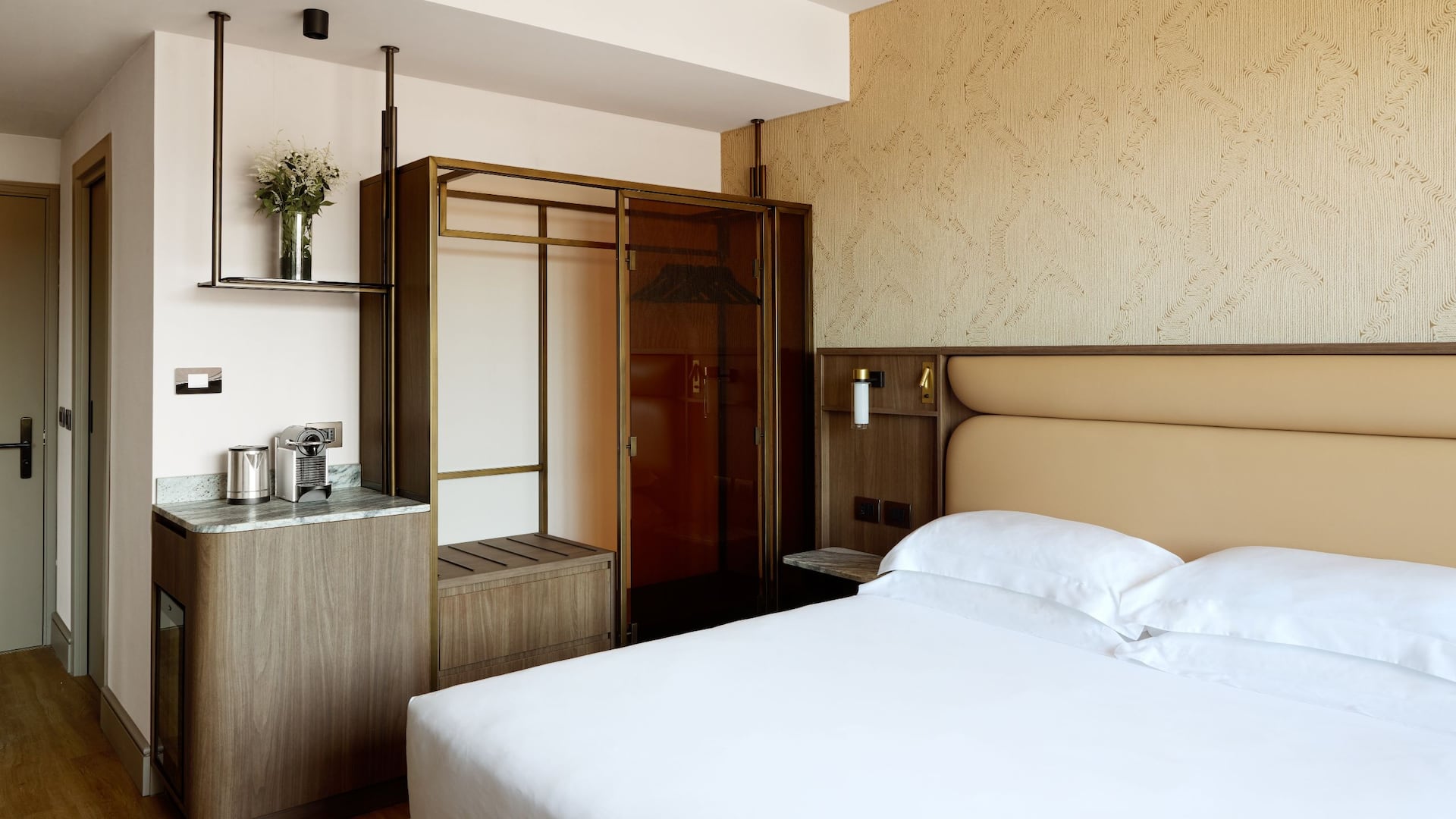 Hyatt Regency Rome Central Guestroom King Closet Detail