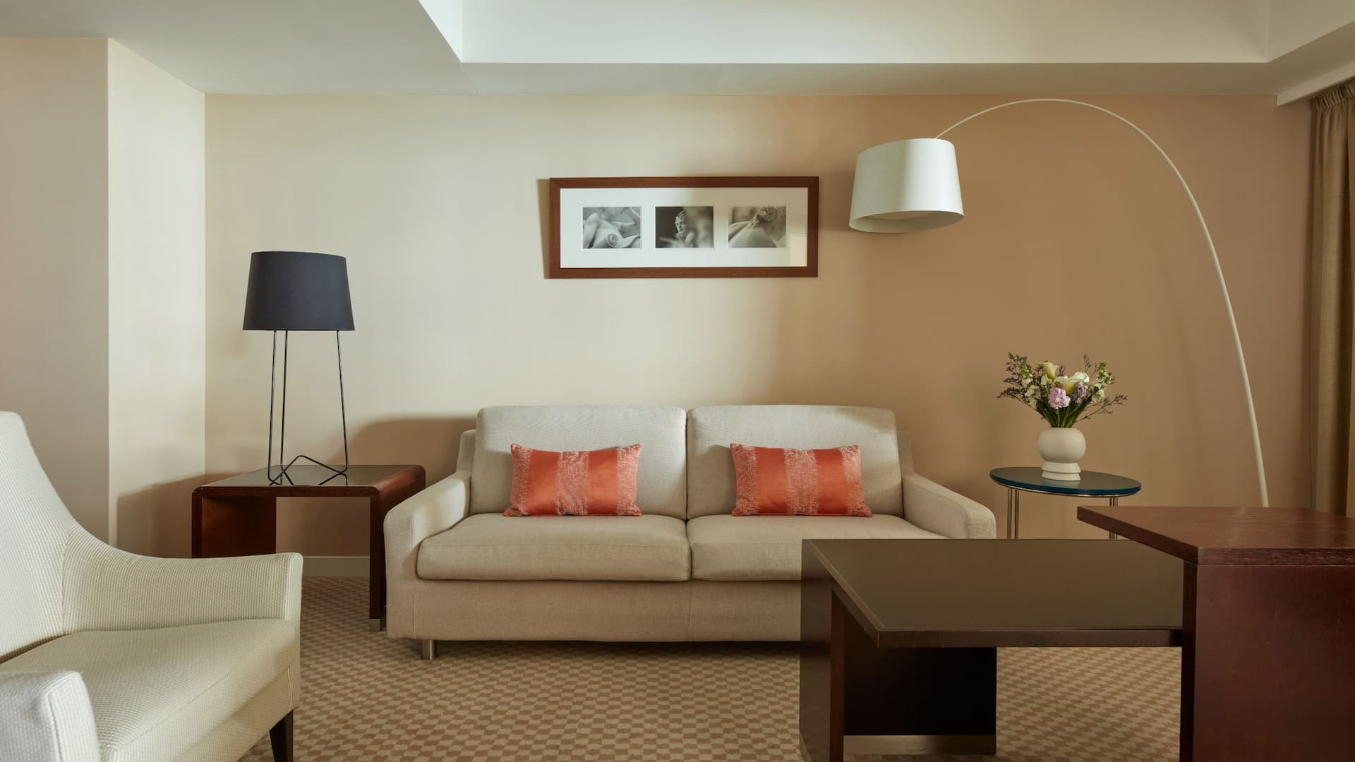 12 de 12 Hyatt Regency Nice Palais de la Méditerranée Regency Suite Living Room