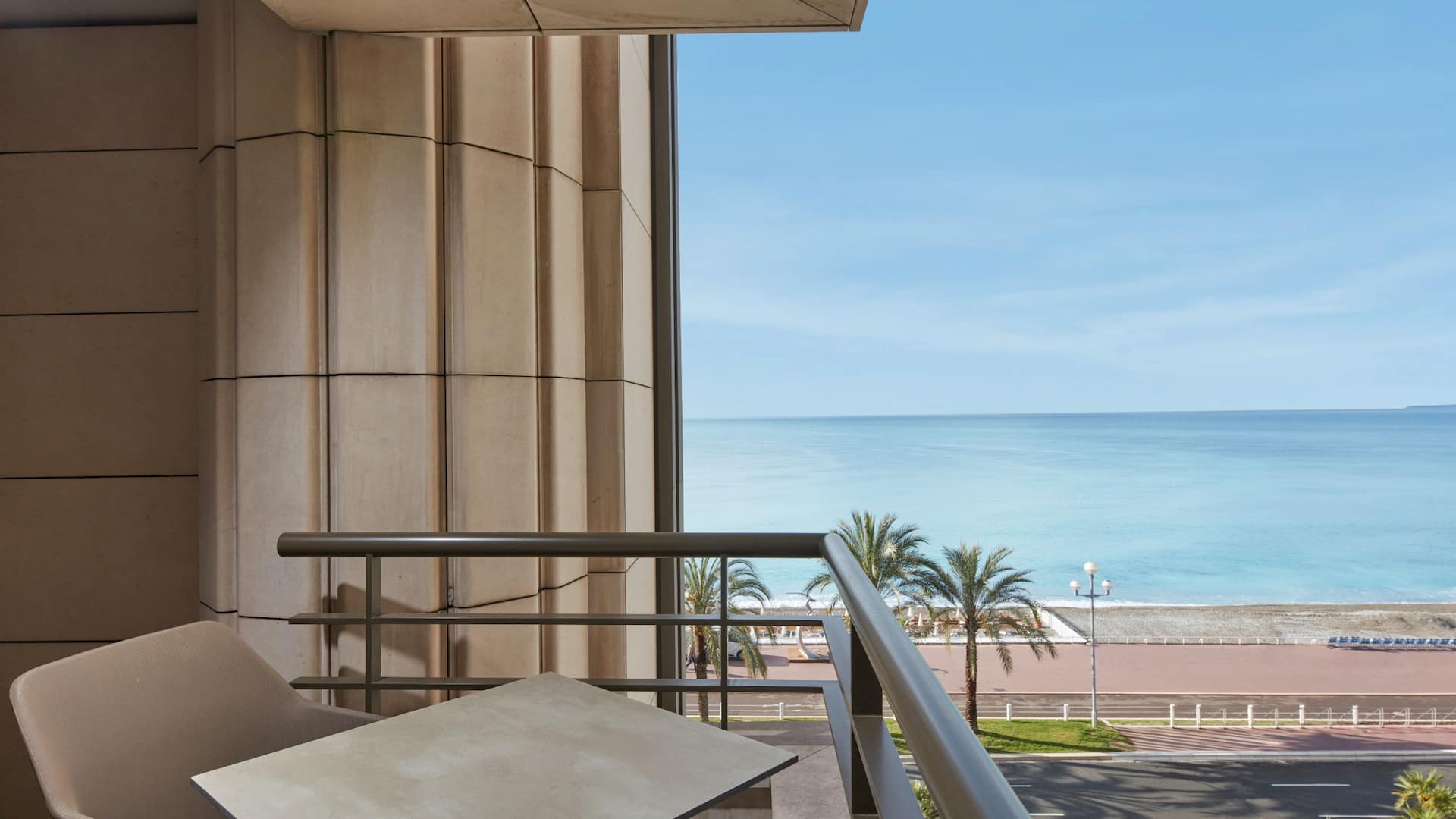 4 de 5 Hyatt Regency Nice Palais de la Méditerranée Executive King Sea Terrace View