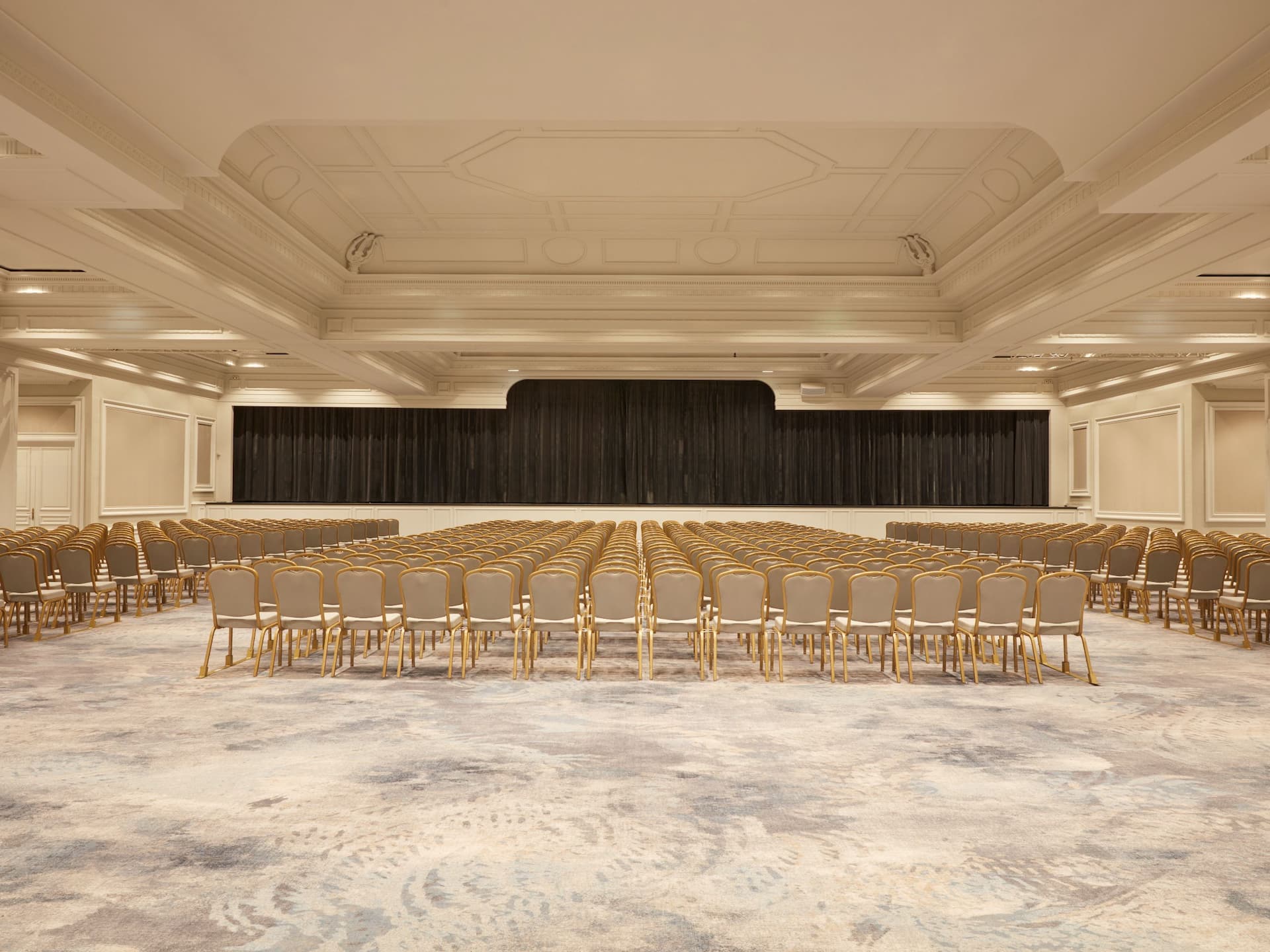 Hyatt Regency Nice Palais de la Méditerranée Salon Riviera Overview