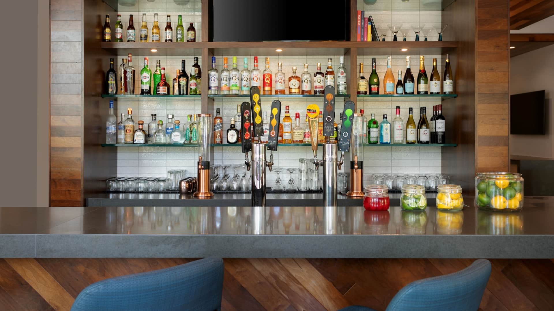 Hyatt Place San Juan The Placery Bar