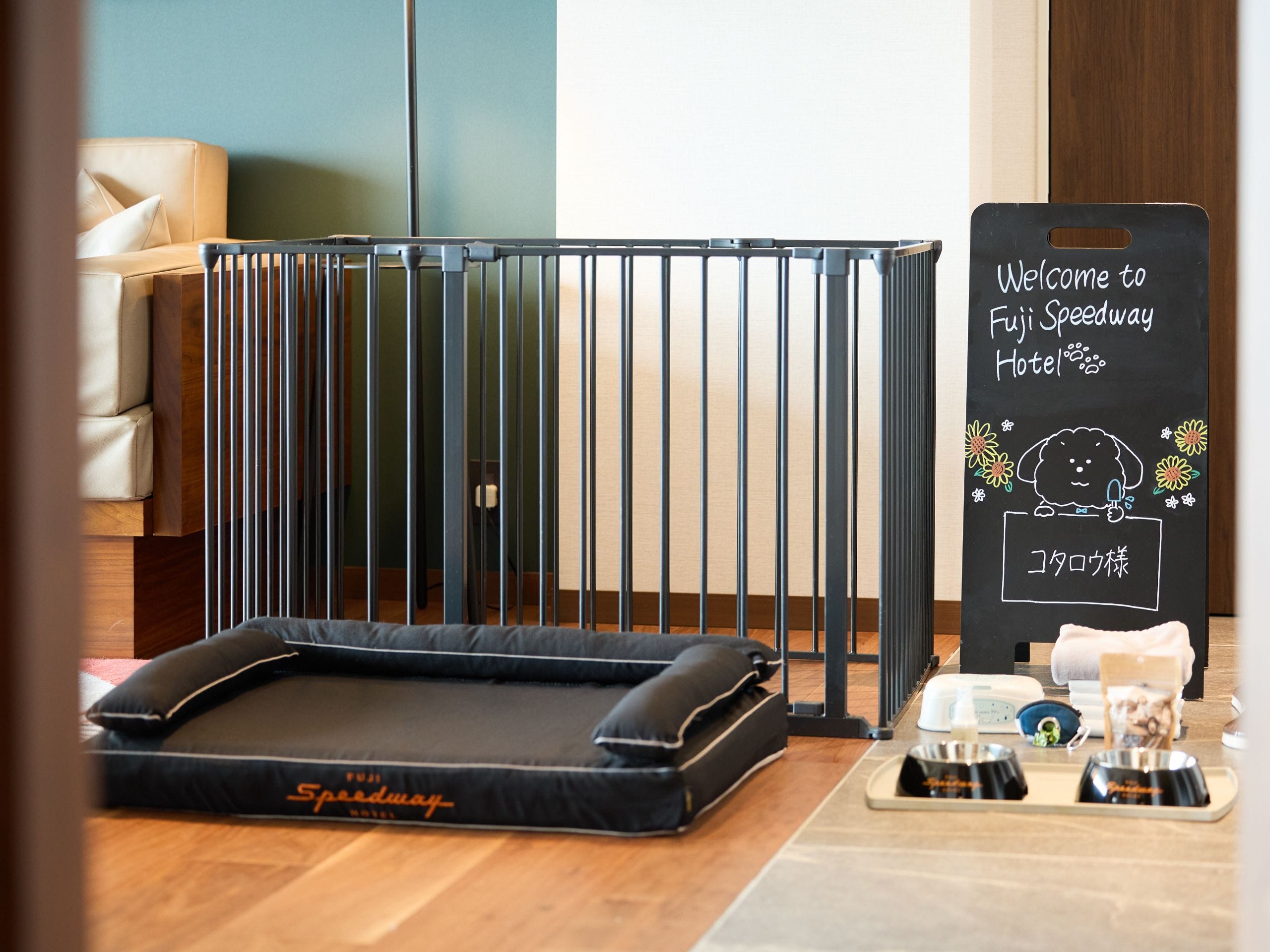 Fuji Speedway Hotel Suite Room Dog Set