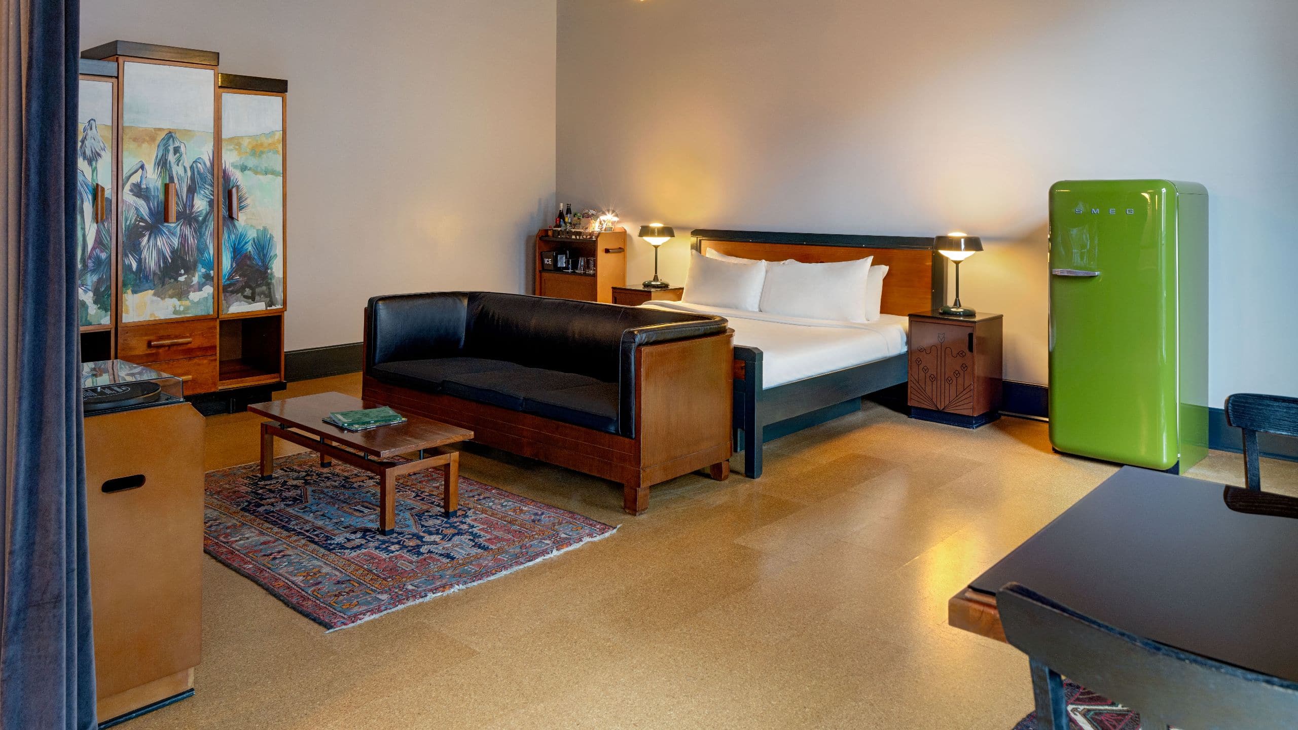 The Barnett New Orleans Large King With Balcony Interior