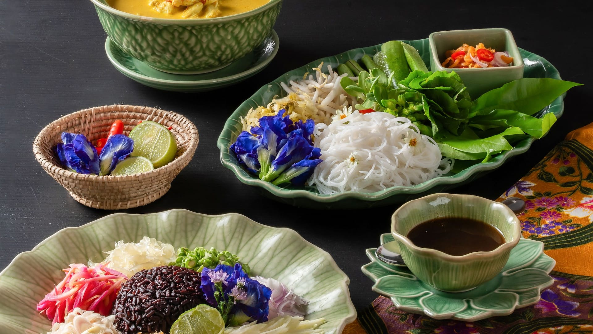 Grand Hyatt Erawan Bangkok Erawan Tea Room Kanom Jeen Nam Ya Poo