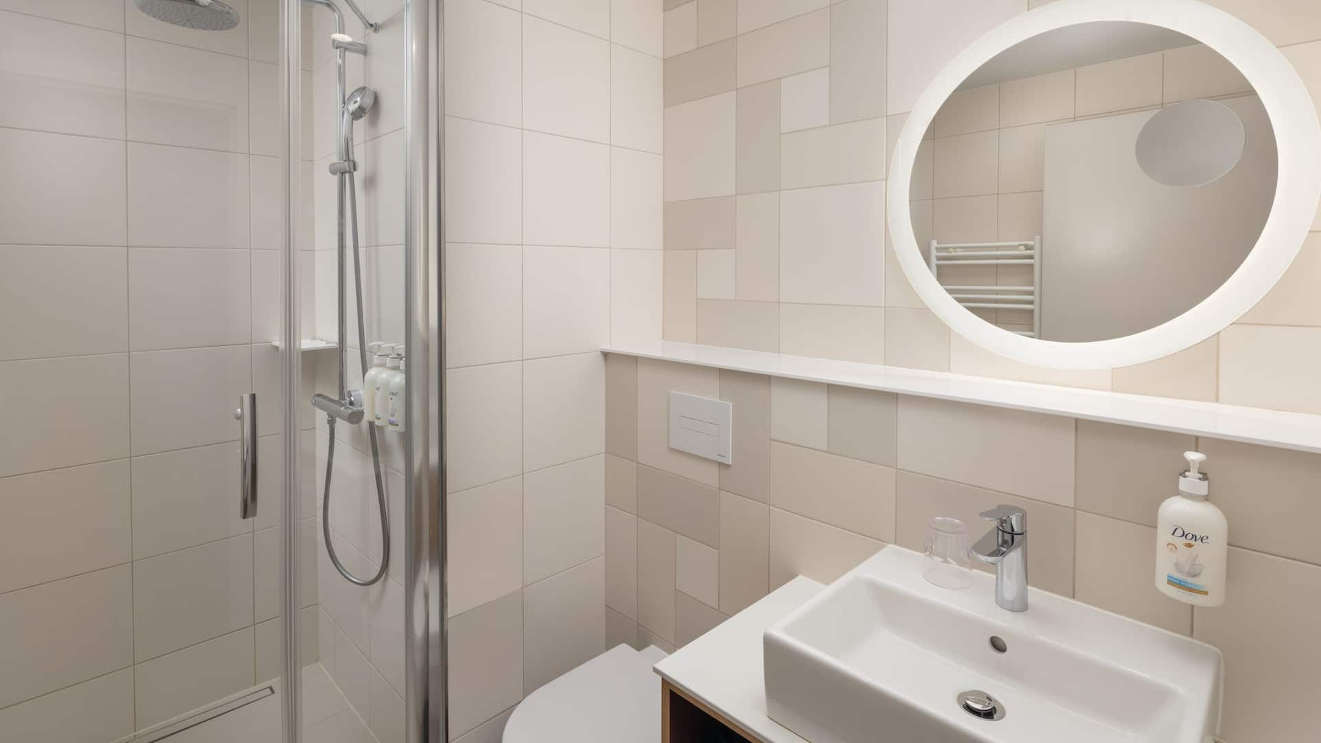 Hyatt House Paris Charles de Gaulle Airport Suite Bathroom