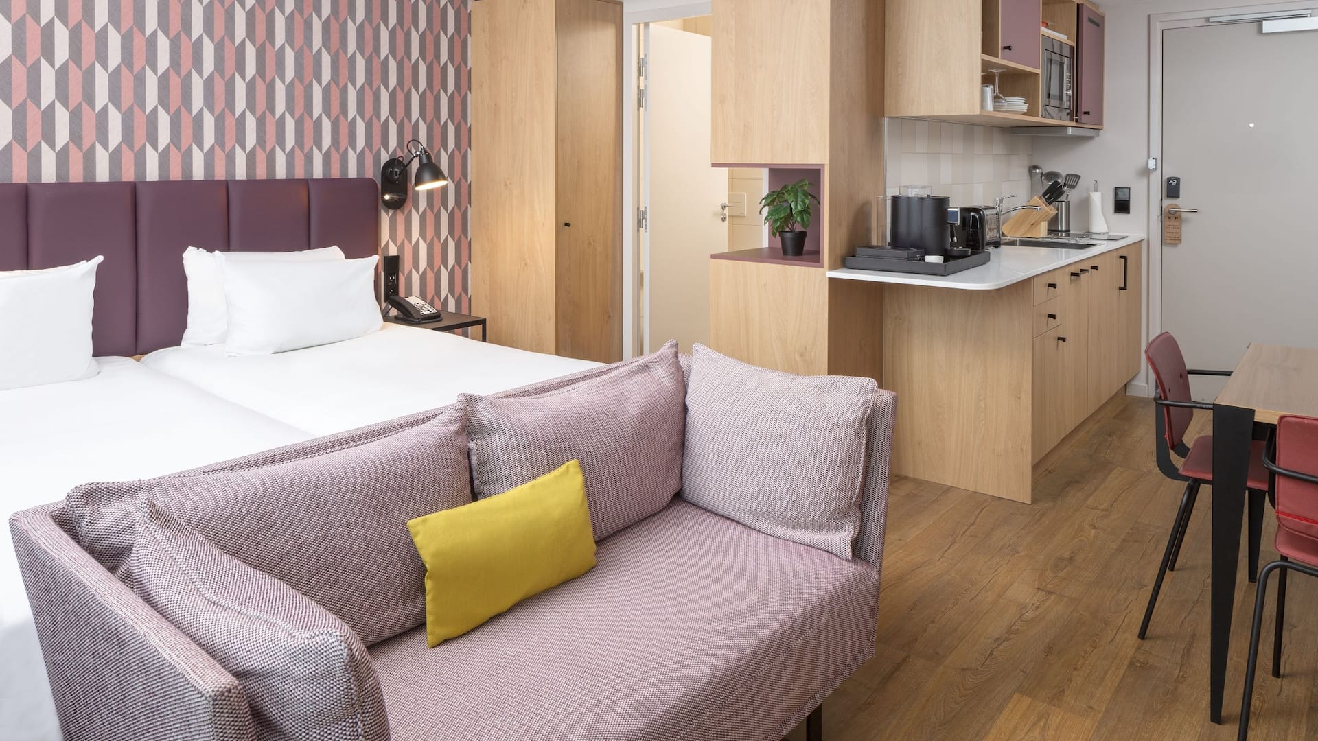 6 de 9 Hyatt House Paris Charles de Gaulle Airport Twin Studio Kitchen View