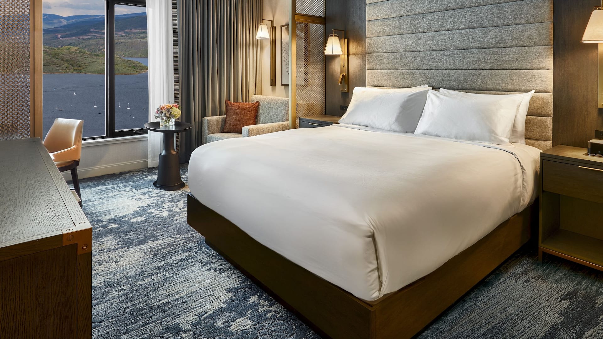 Grand Hyatt Deer Valley King Bed With Sheers Lake View