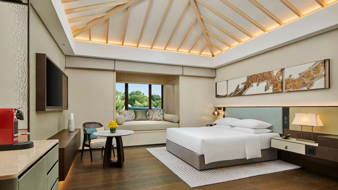 One King Bed Gardenview Premium