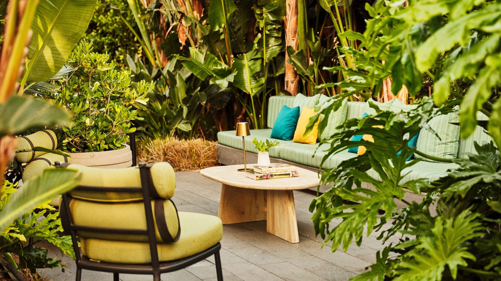 Grand Hyatt Barcelona Pool Hide Sofa Spot