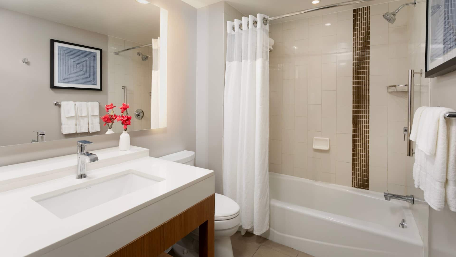 Hyatt Place Manatí Queen Bathroom