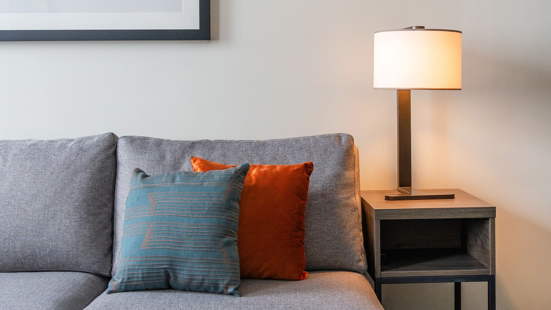 3 of 7 Hyatt House Leeds Suite Sofa With Lamp