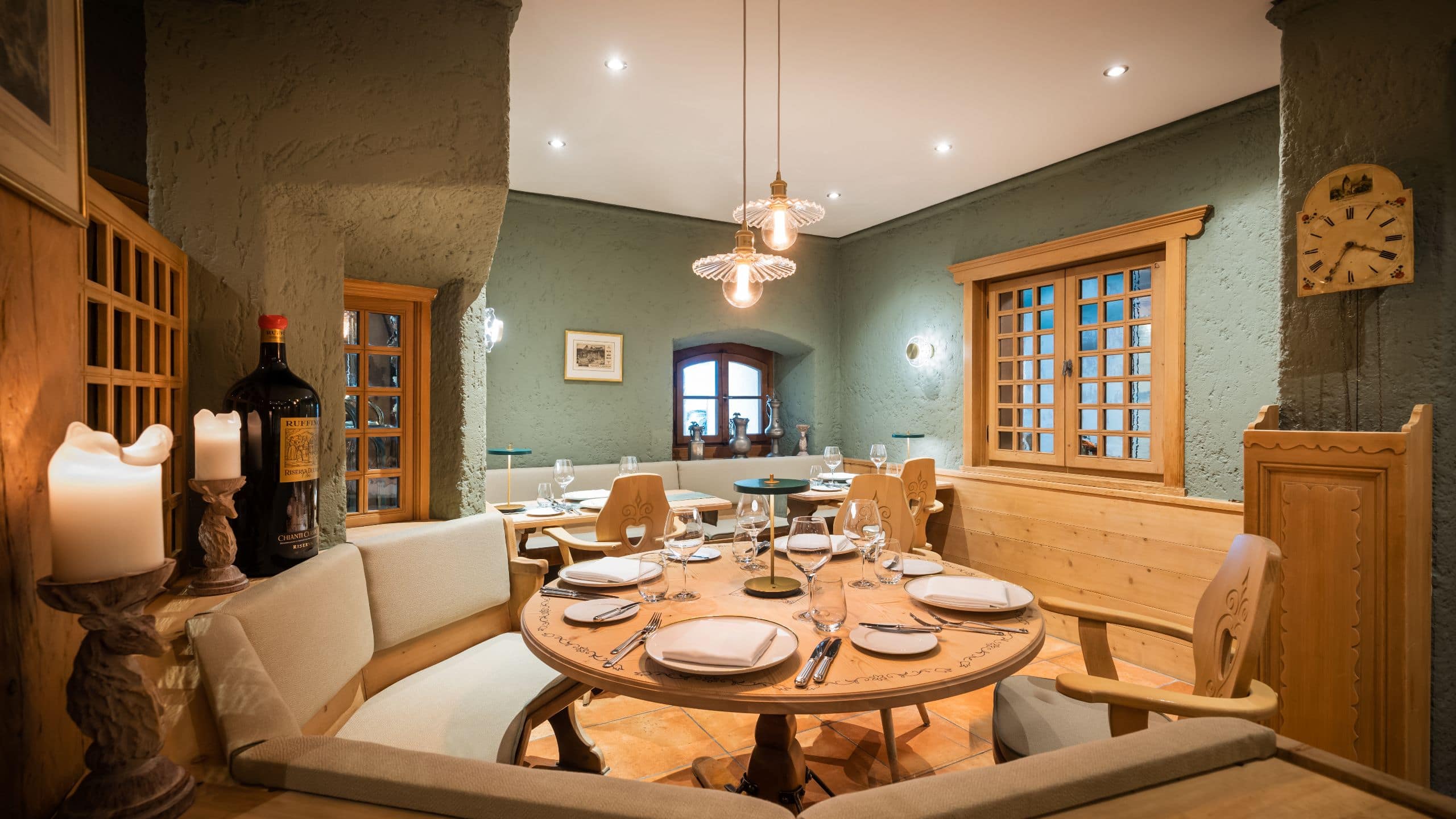 Hotel Flüela Davos Restaurant Stubli Ustaria 1942 Round Dining Table