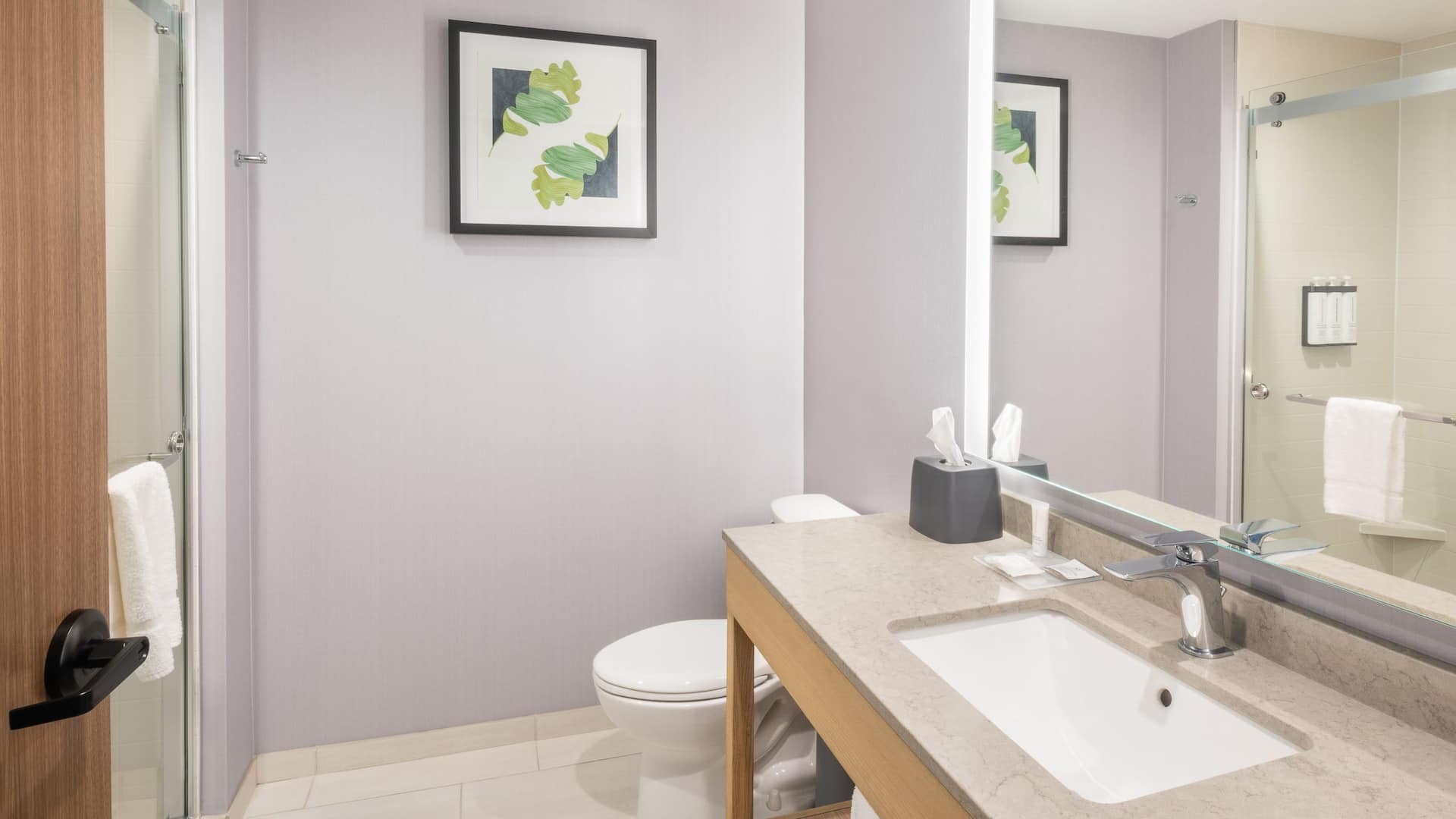 2 de 2 Hyatt Place Munster Bathroom With Shower