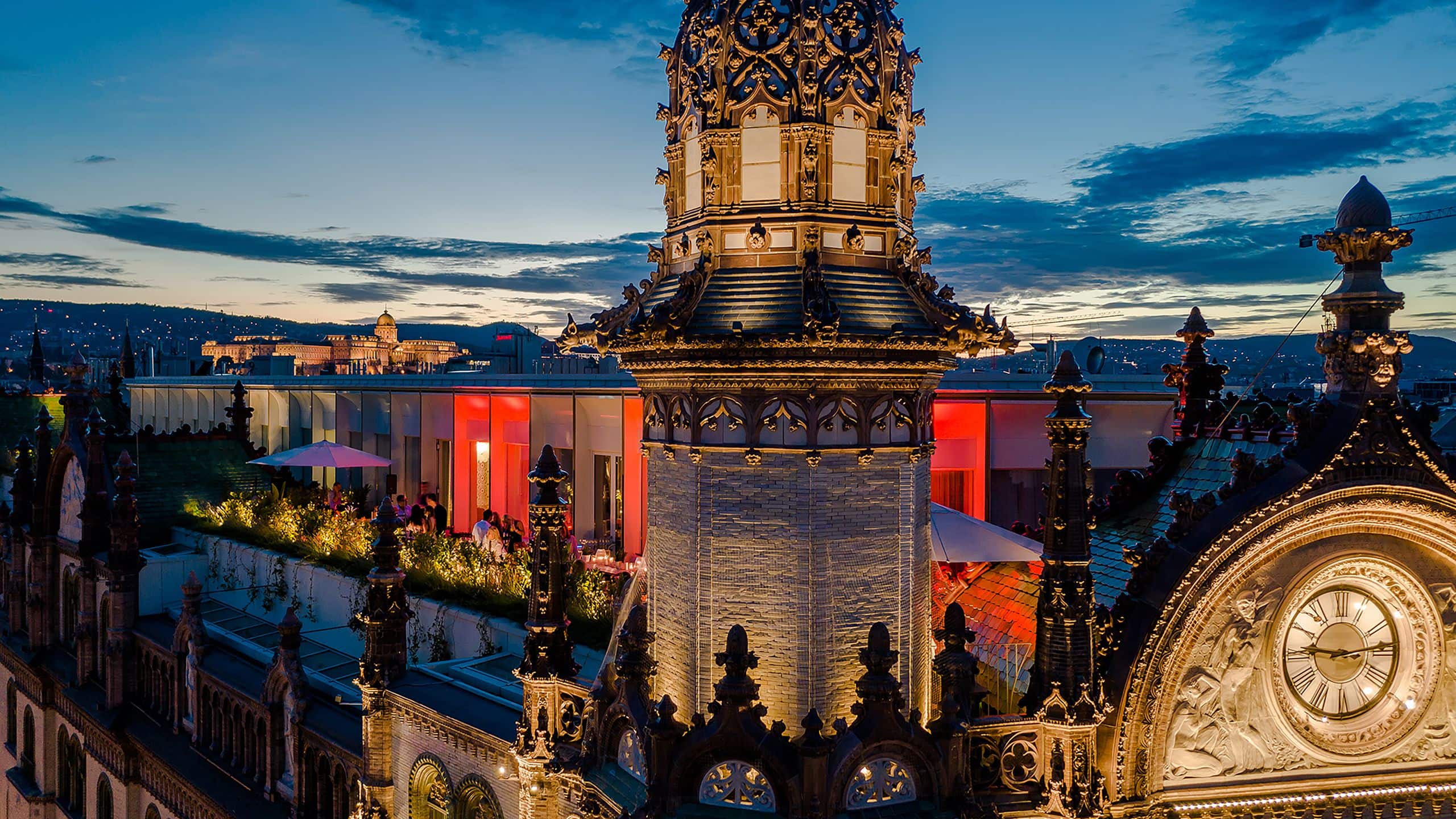 Párisi Udvar Hotel Budapest Presidential Suite Terrace Facade Event Nighttime