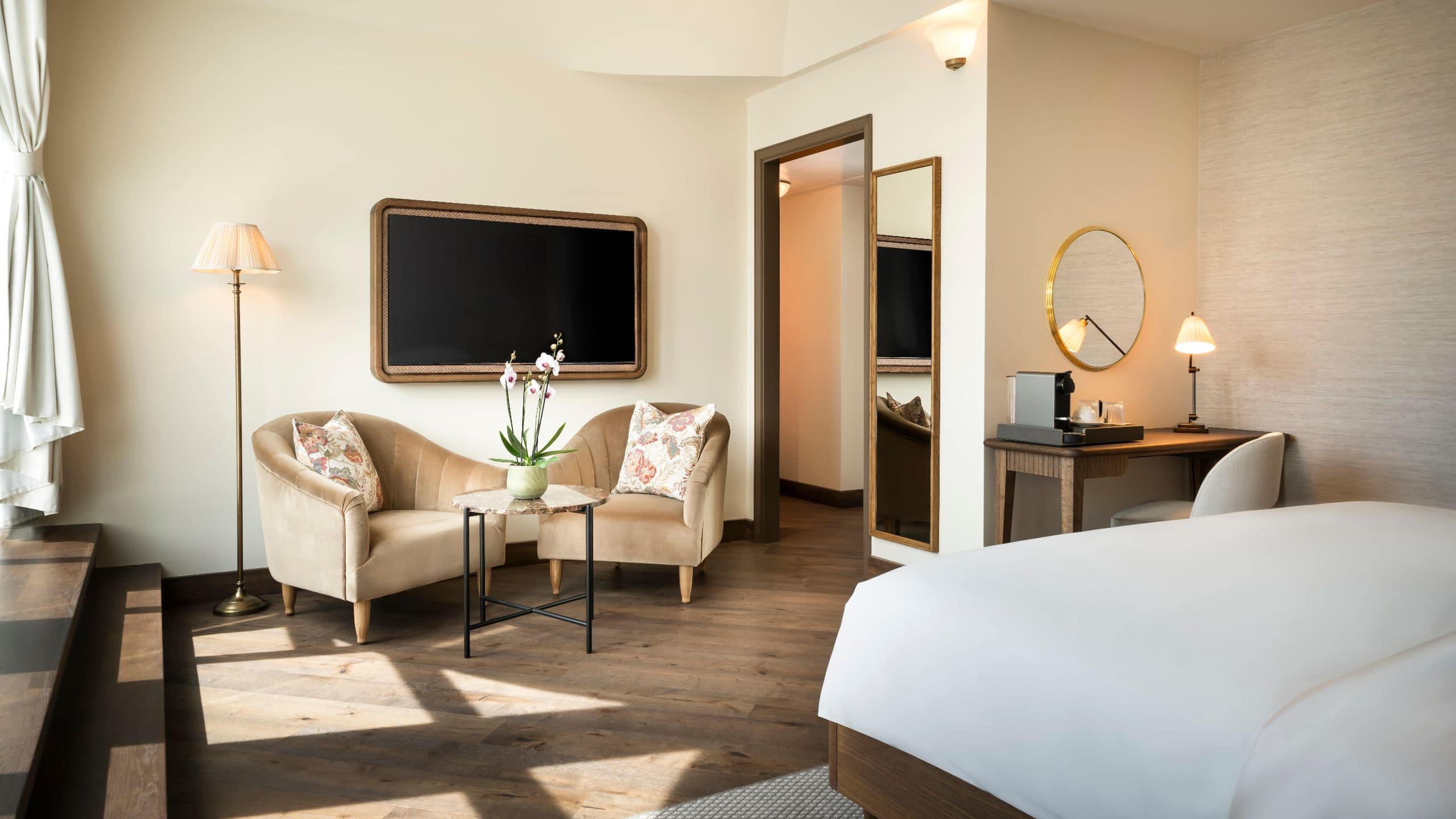 Brunfels Hotel Guestroom King With Balcony Chairs
