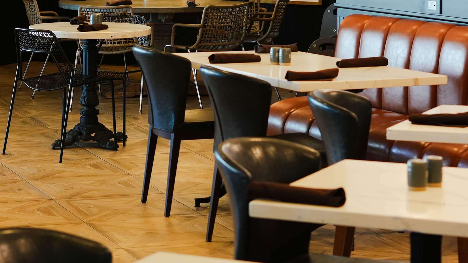 Hyatt Regency Savannah Restaurant Dining Tables